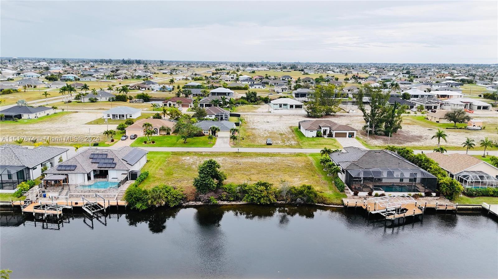 718 Nw 38th Pl, Cape Coral, FL 33993