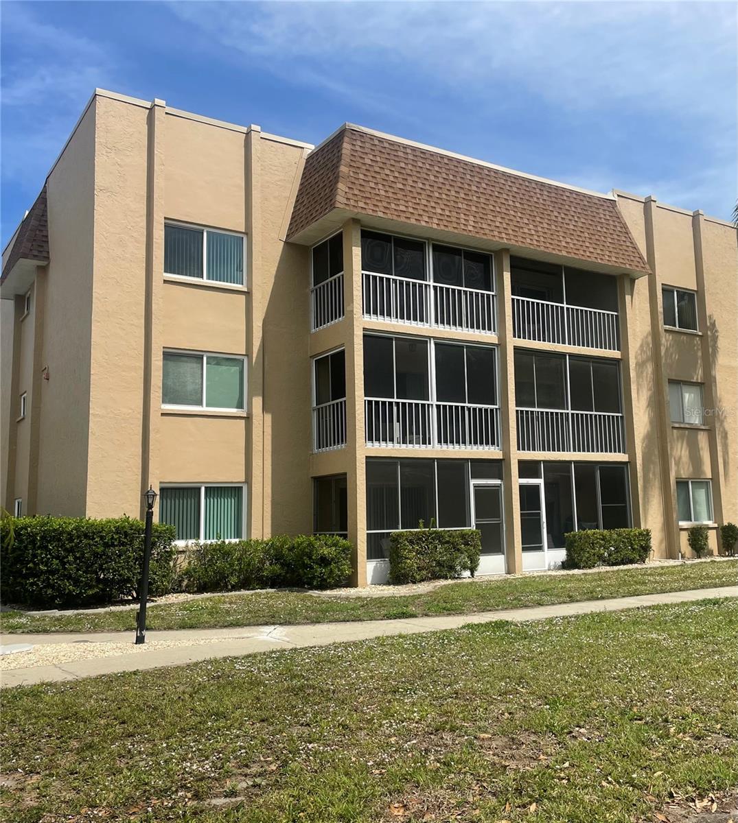 1310 Glen Oaks Dr E #182e, Sarasota, FL 34232