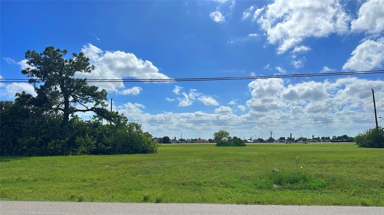 566 Ne 4th Ter, Cape Coral, FL 33909