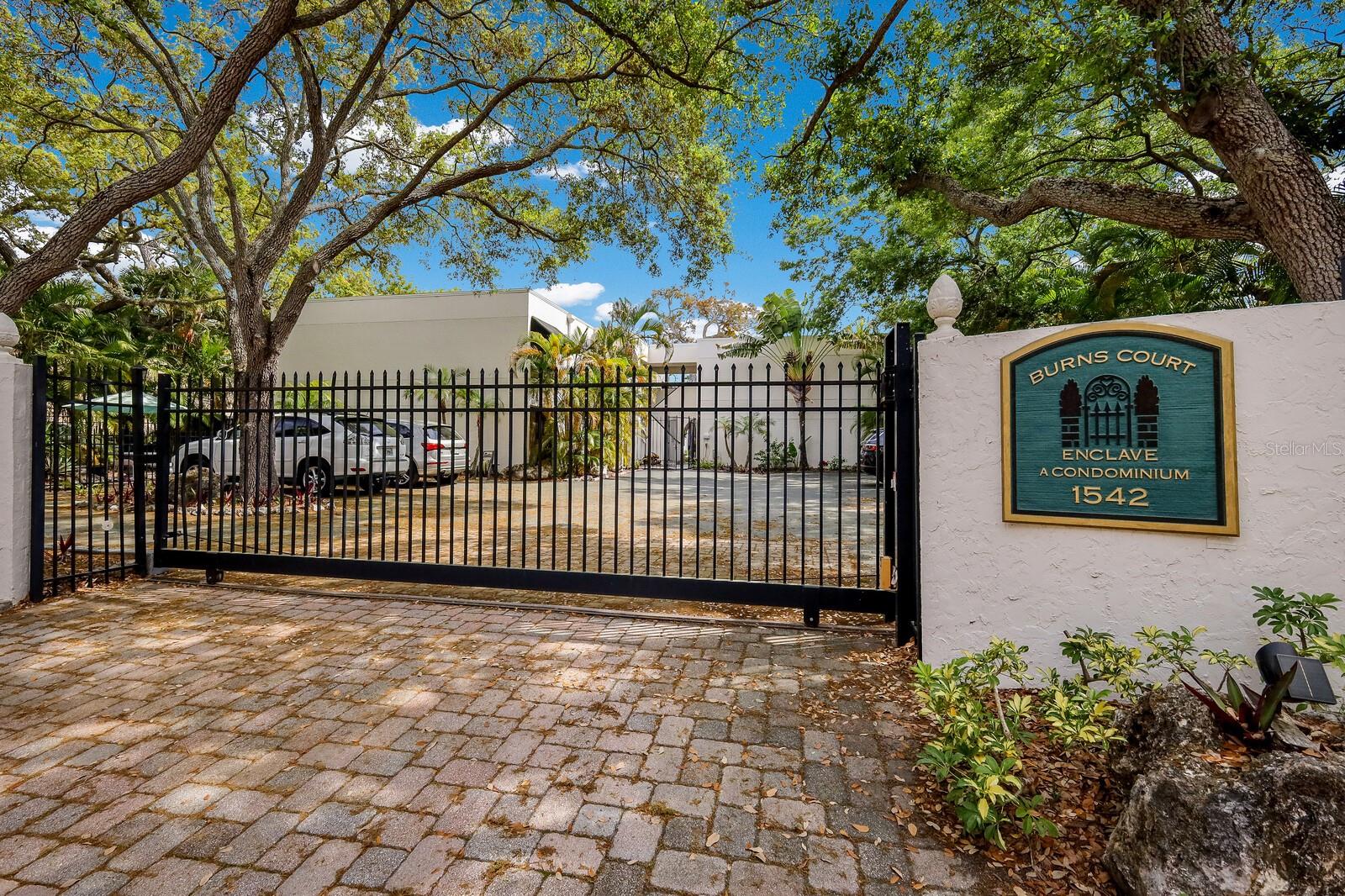1542 Oak St #6, Sarasota, FL 34236