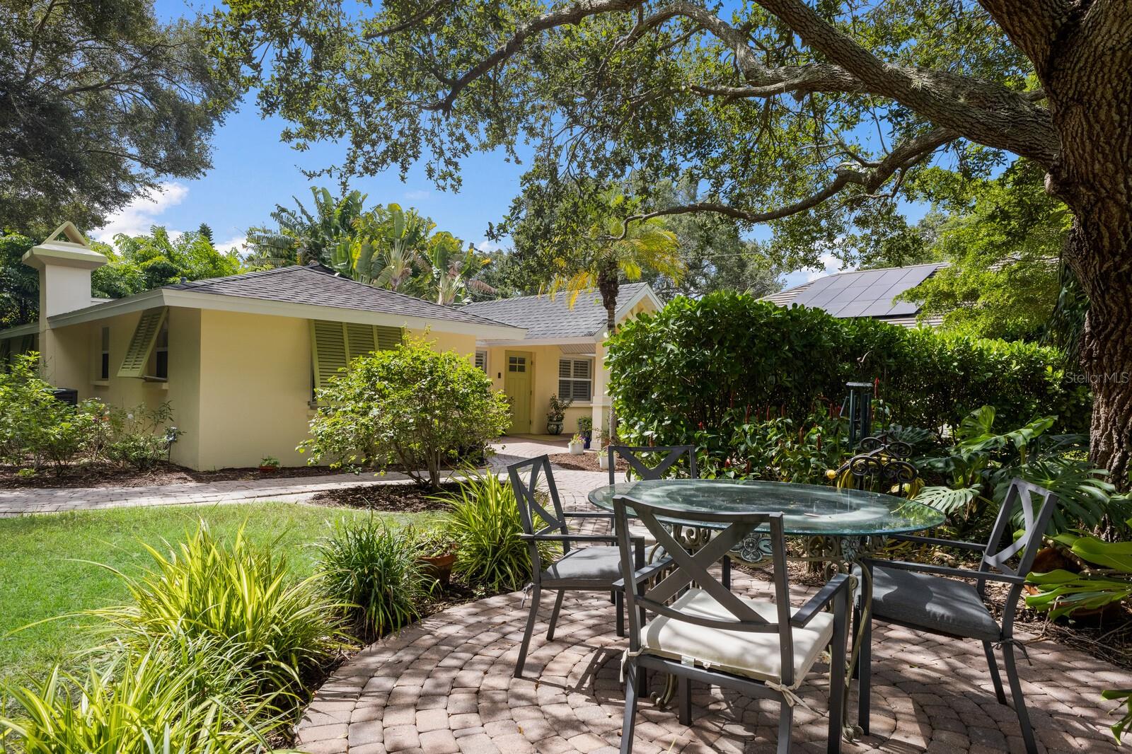 1922 Field Rd, Sarasota, FL 34231