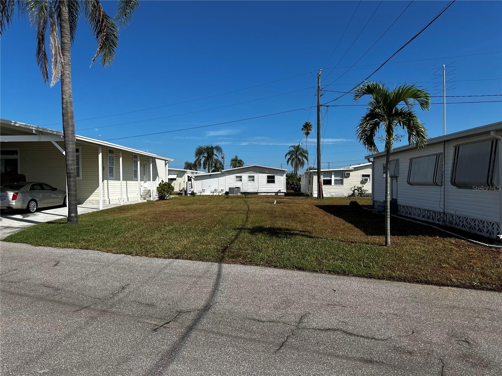 256 Jamaica Dr, Palmetto, FL 34221