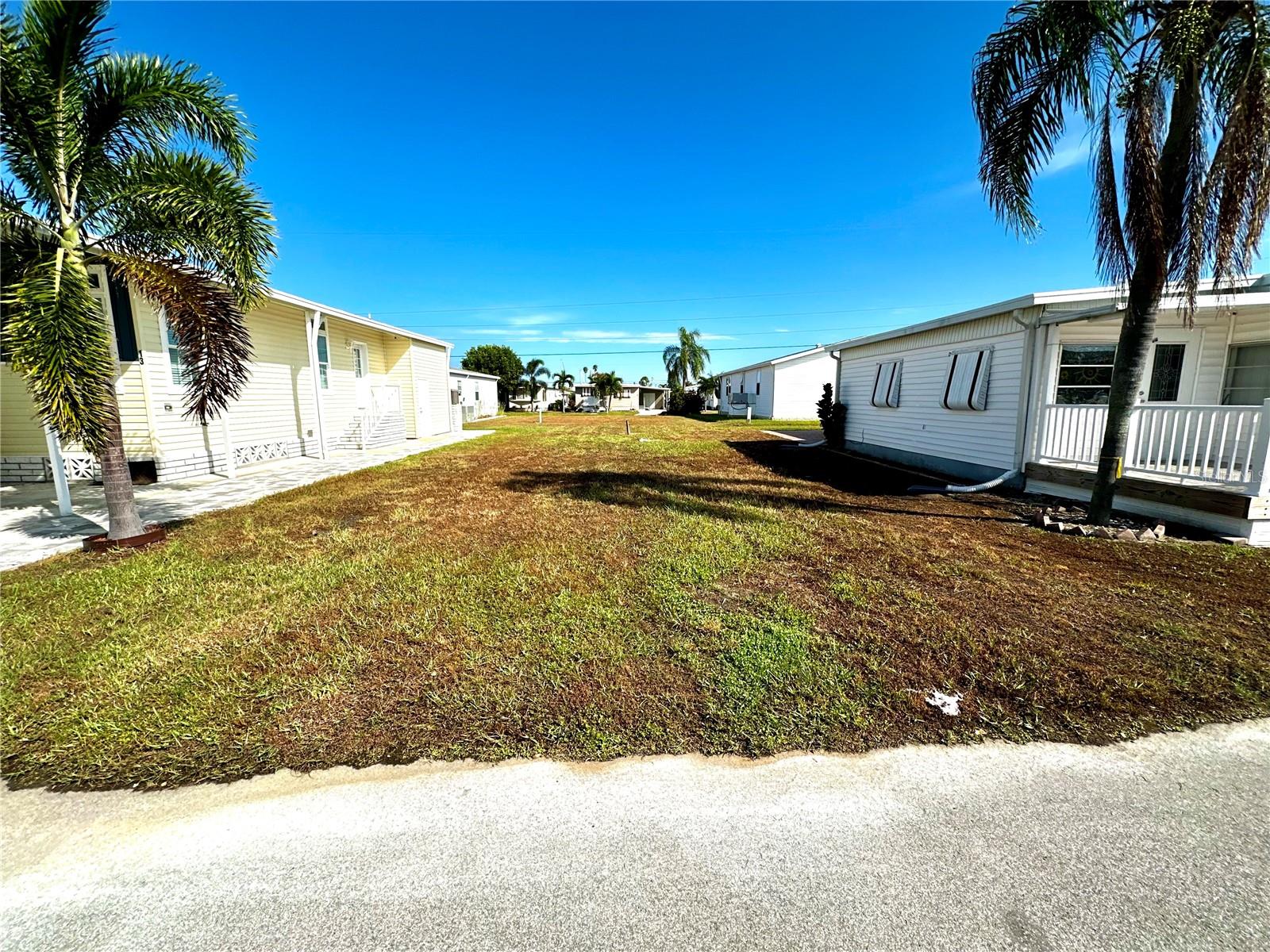 15 Flores Dr, Palmetto, FL 34221
