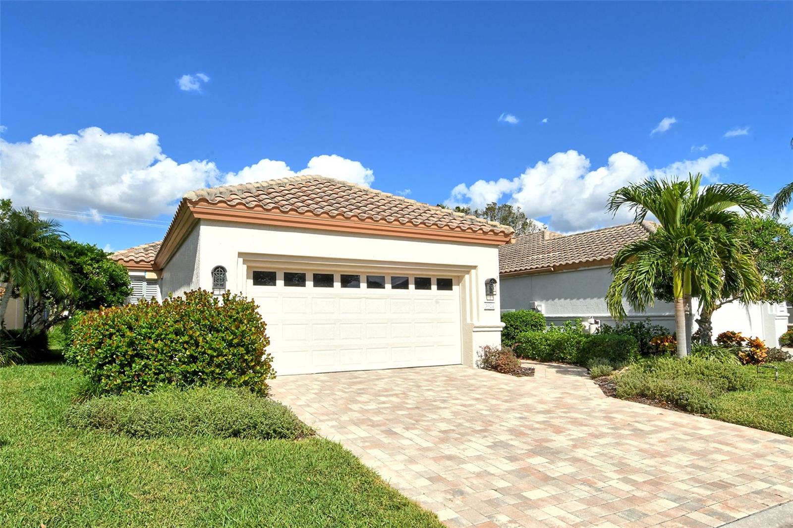 3924 Alamanda Dr, Sarasota, FL 34238