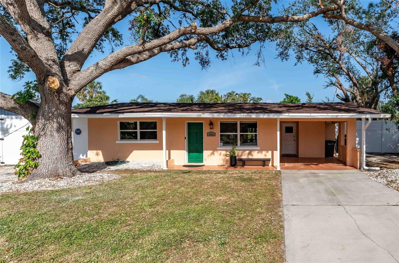 1841 Buccaneer Dr, Sarasota, FL 34231