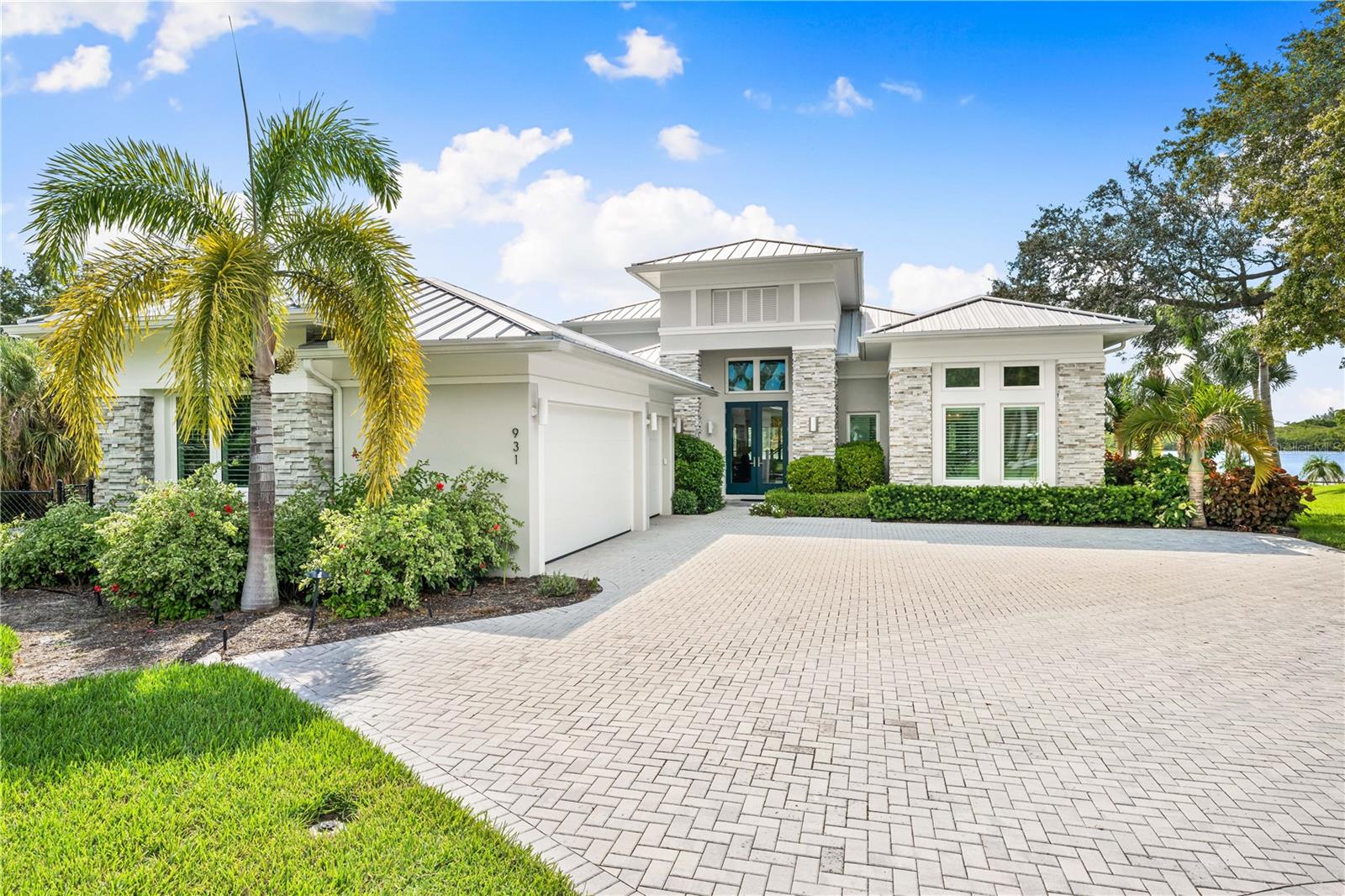 931 Bayshore Rd, Nokomis, FL 34275
