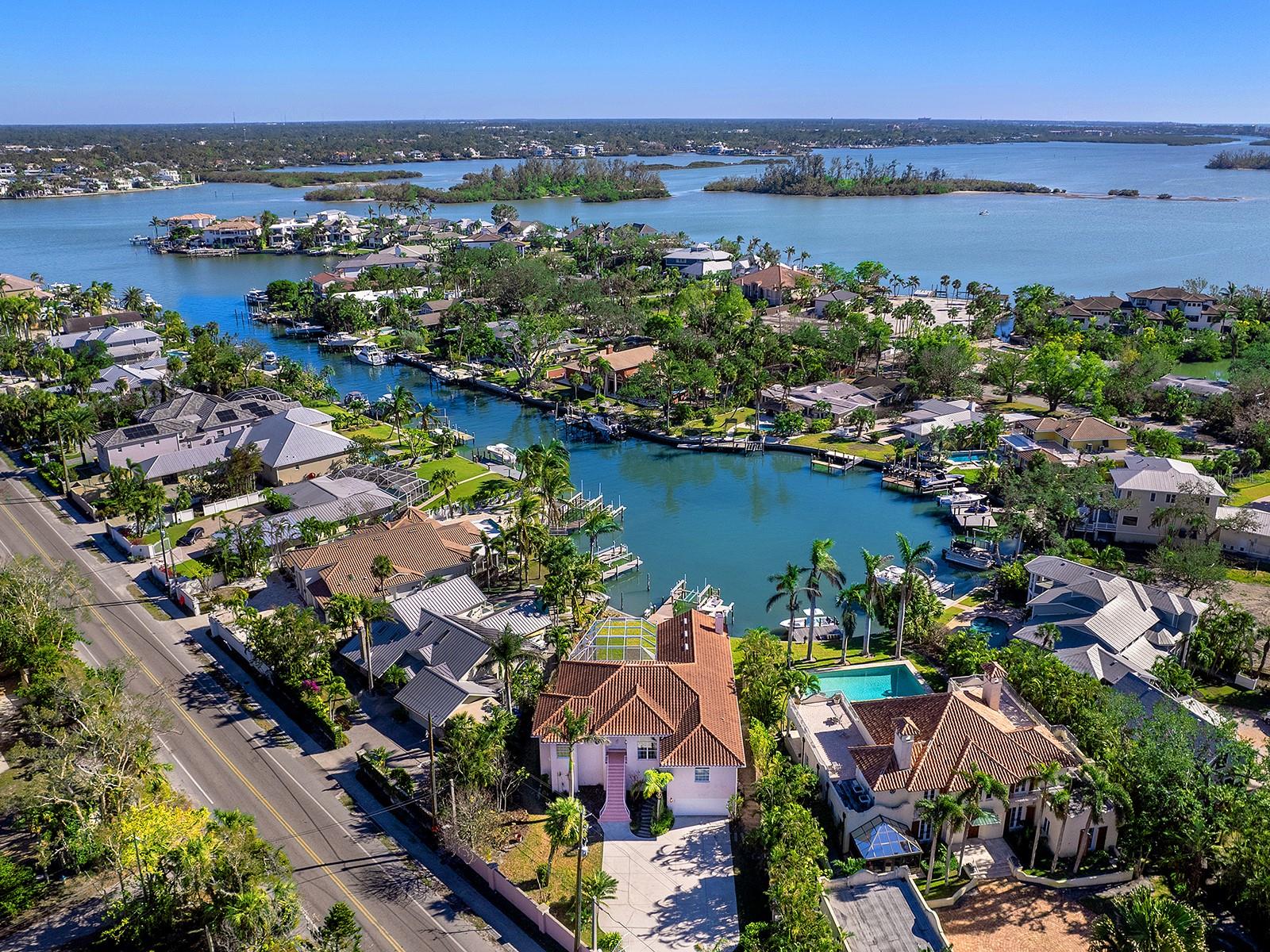 508 Siesta Dr, Sarasota, FL 34242