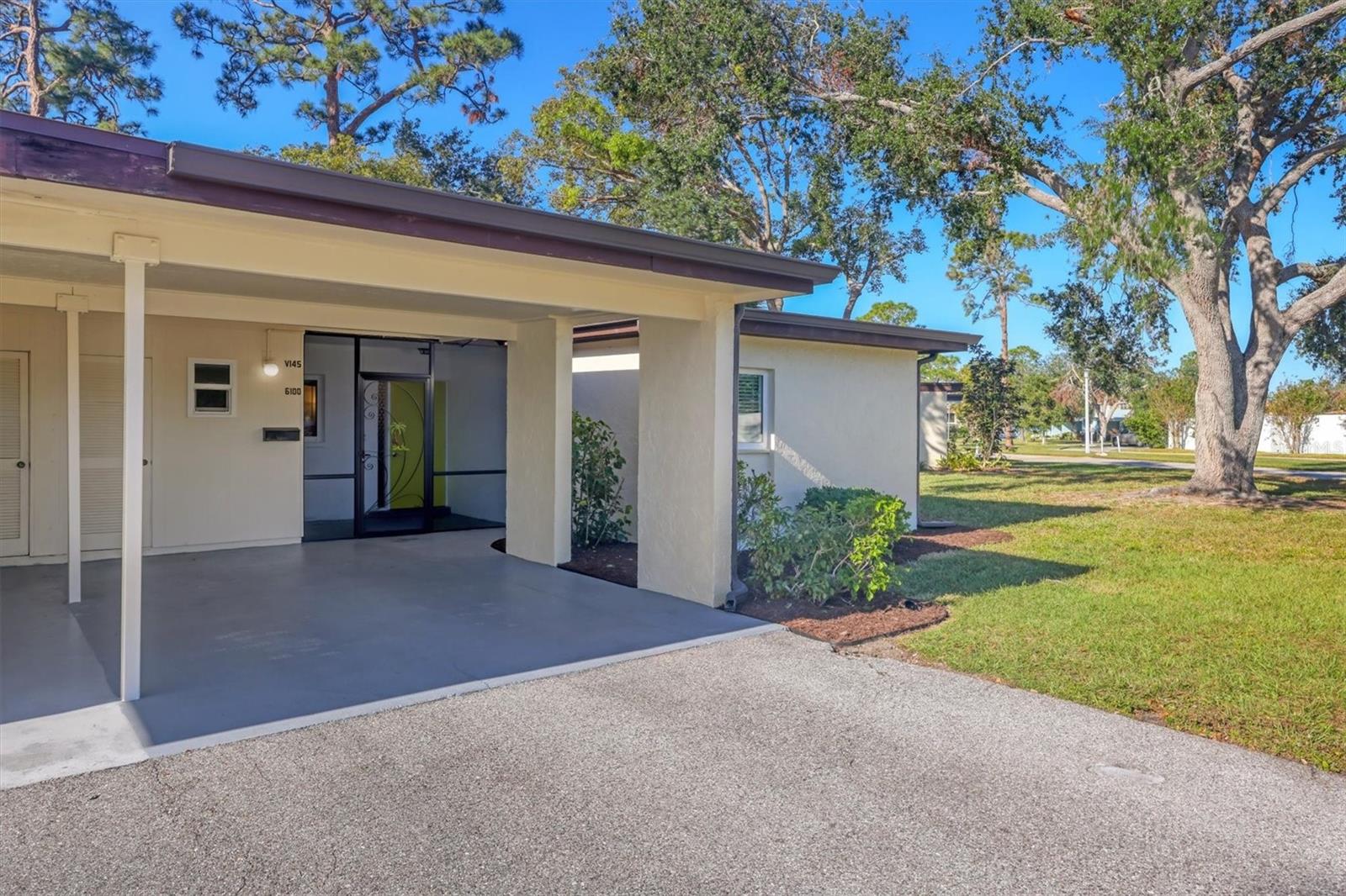 6100 Green View Dr #145, Sarasota, FL 34231