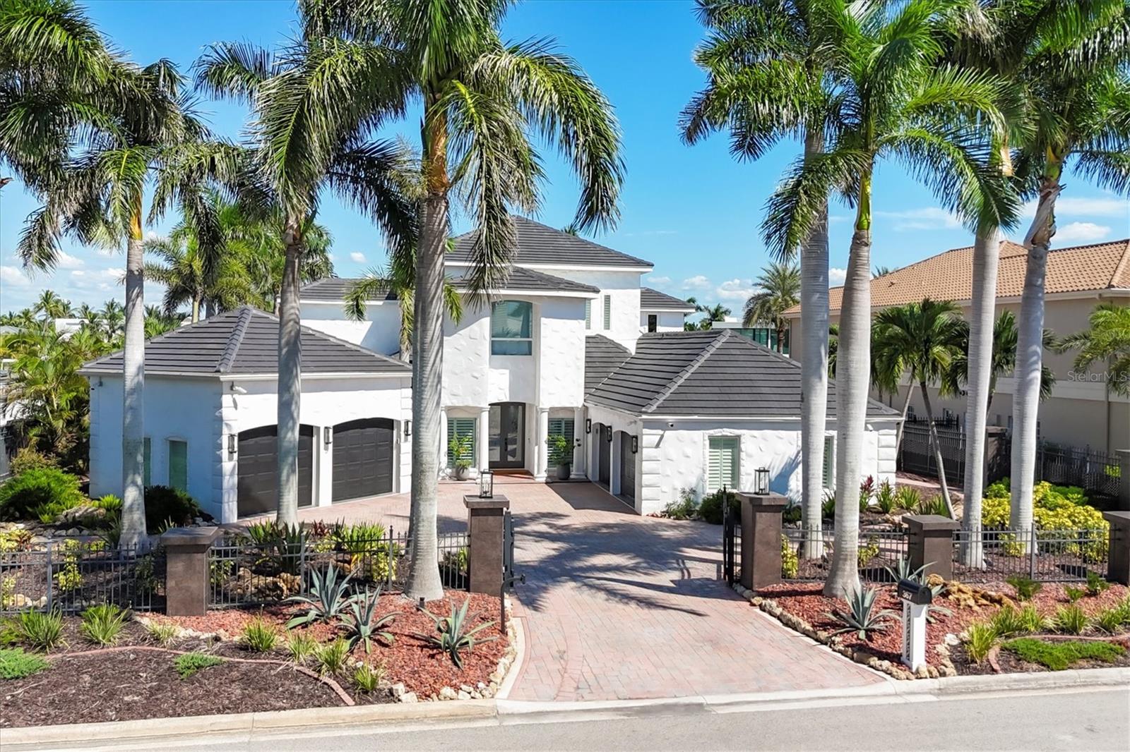 367 W Royal Flamingo Dr, Sarasota, FL 34236