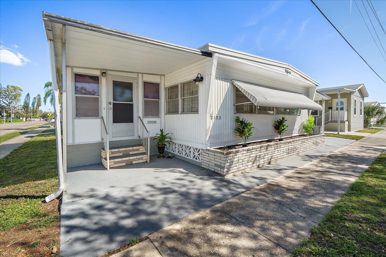 2103 18th St W, Bradenton, FL 34205