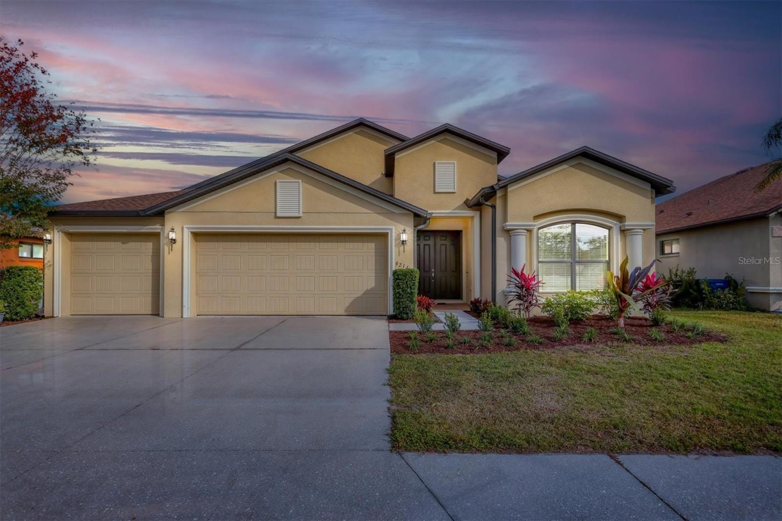 9214 Raes Creek Pl, Palmetto, FL 34221