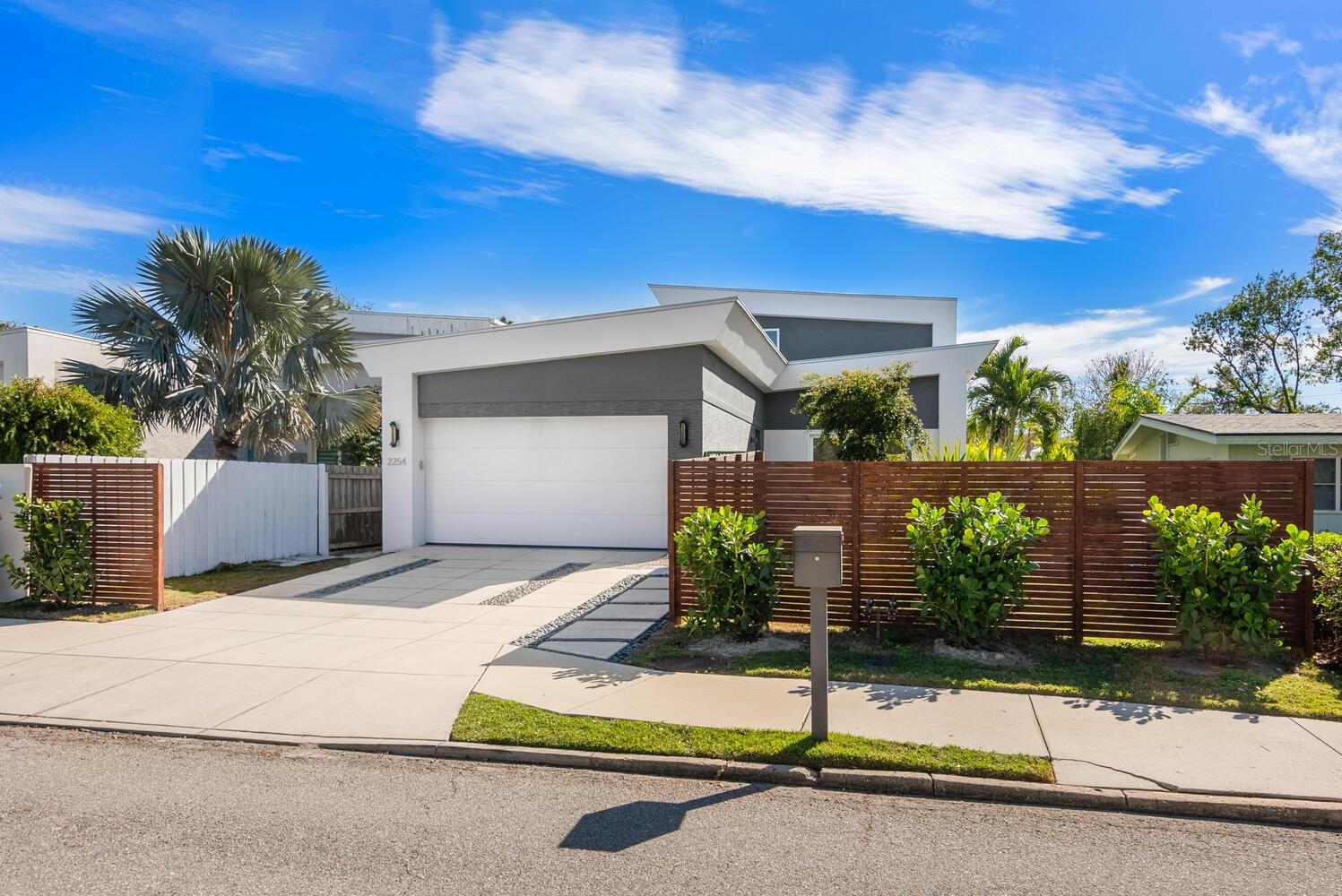 2254 Hawthorne St, Sarasota, FL 34239