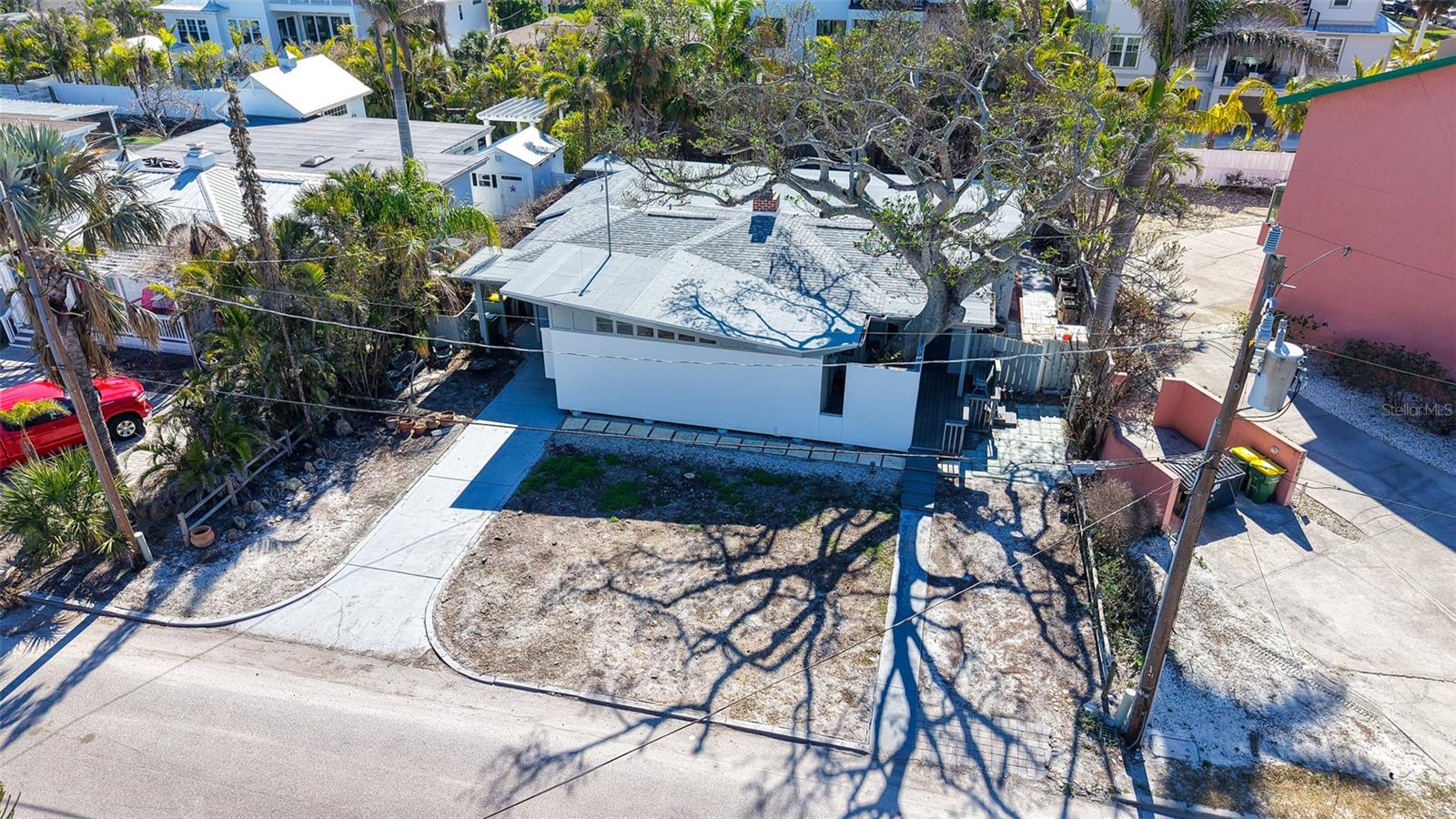 132 Harrison Dr, Sarasota, FL 34236