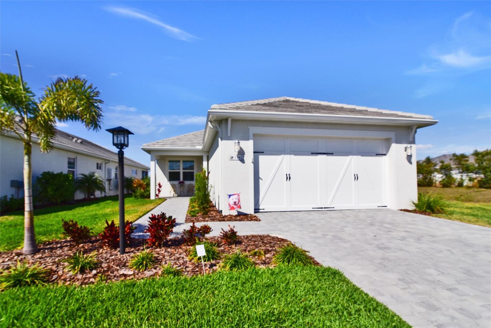 8192 Sternway Rd, Sarasota, FL 34240