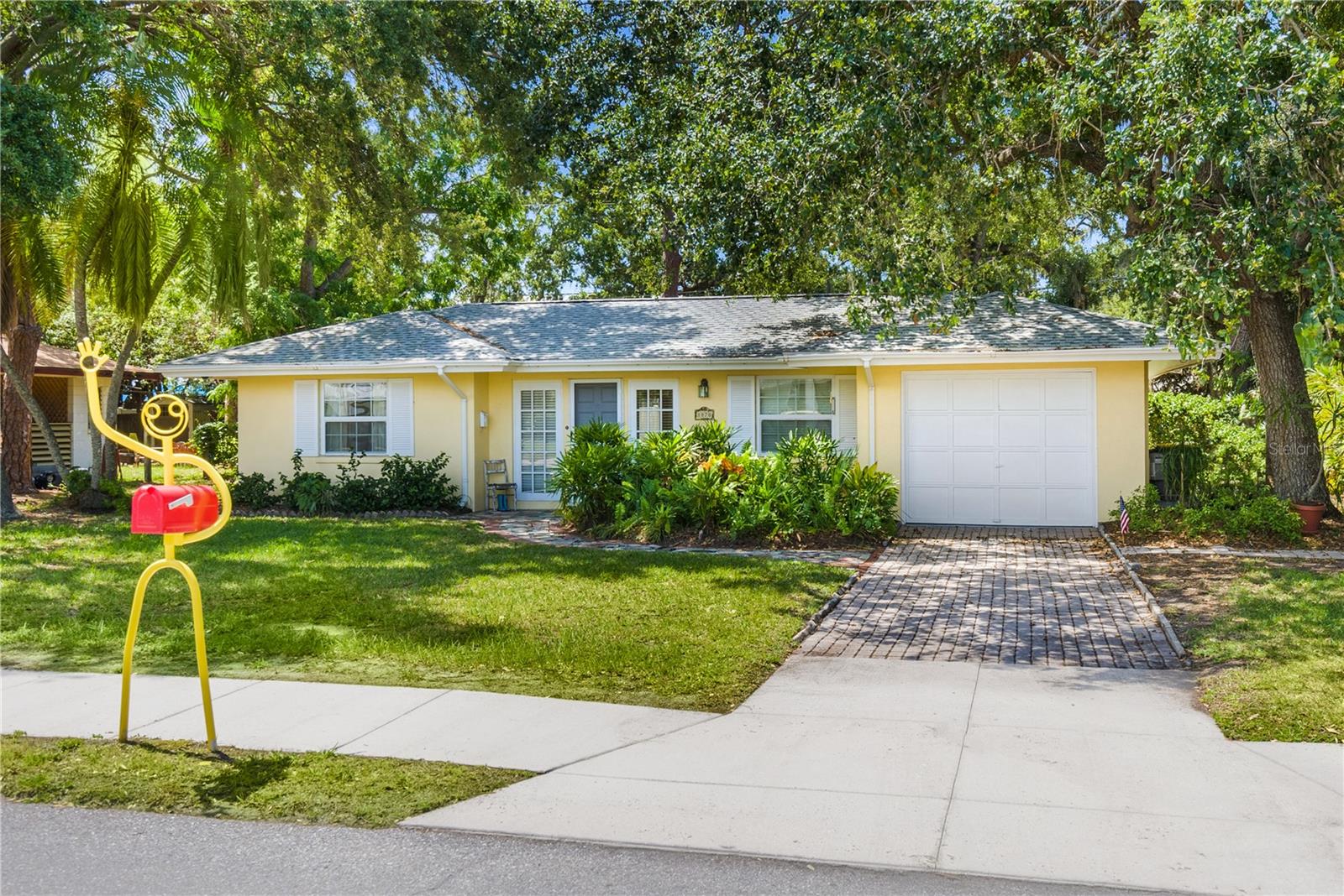 1870 Jasmine Dr, Sarasota, FL 34239