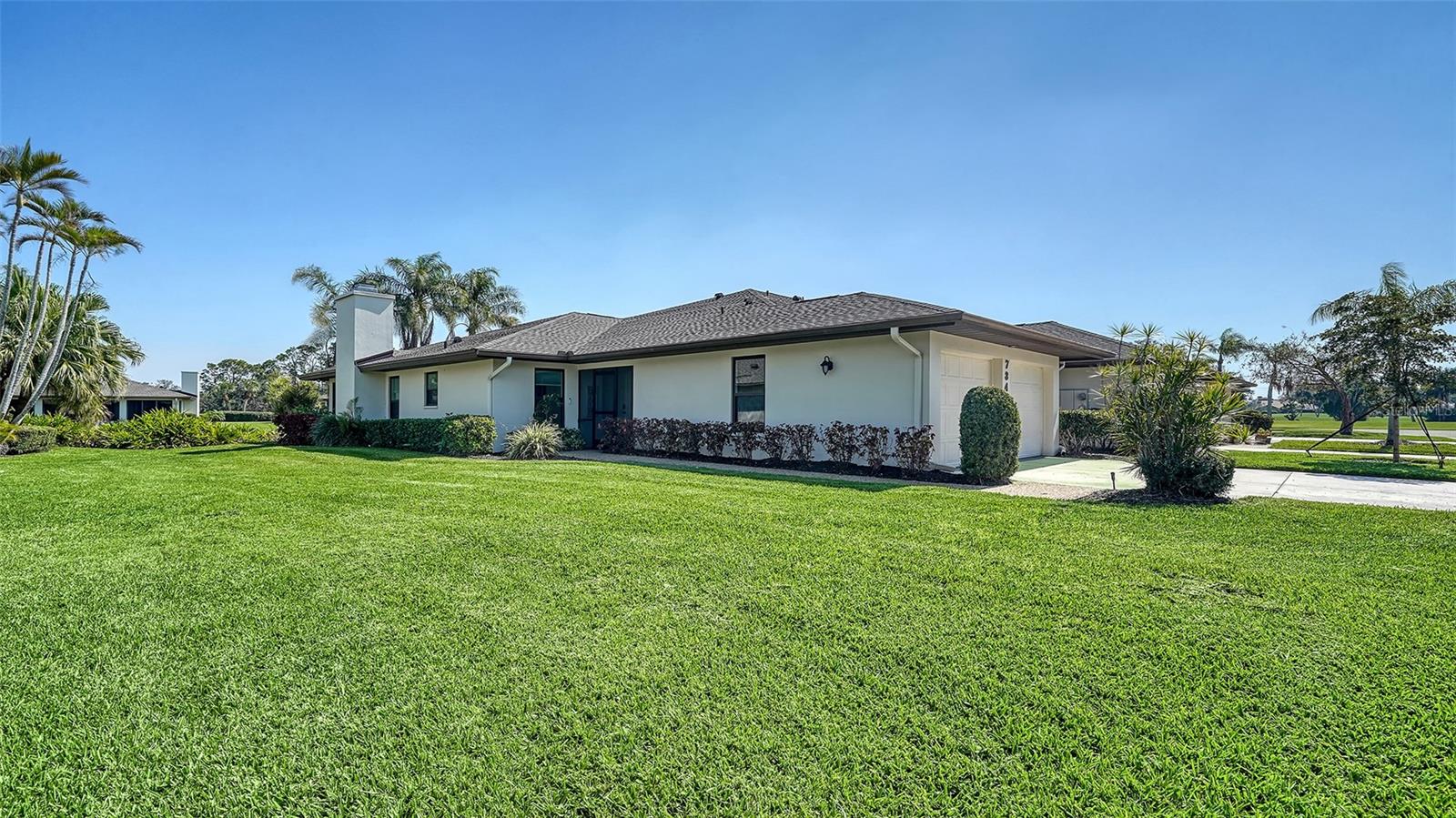 7347 Royal Birkdale Dr, Sarasota, FL 34238