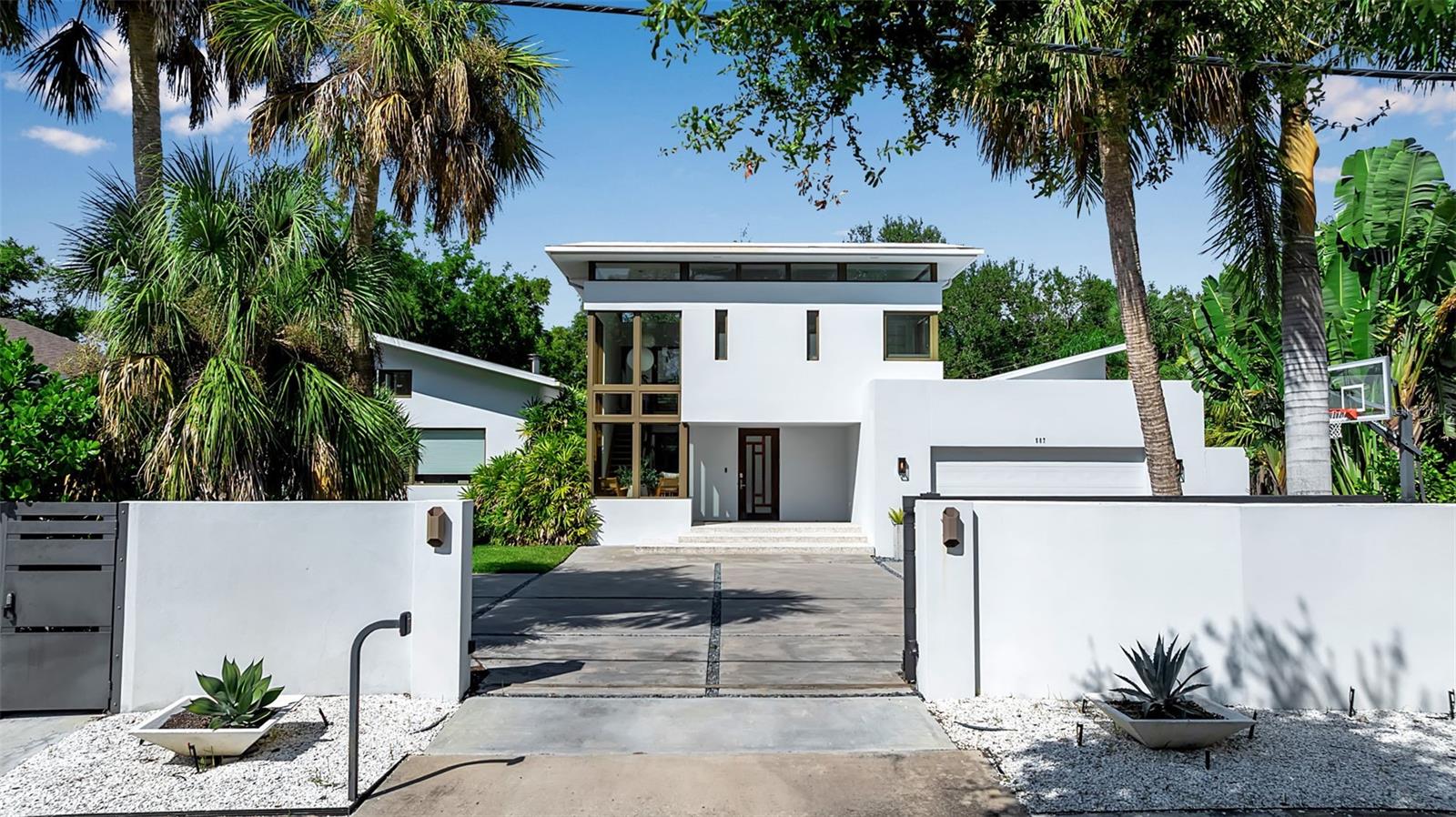 587 47th St, Sarasota, FL 34234
