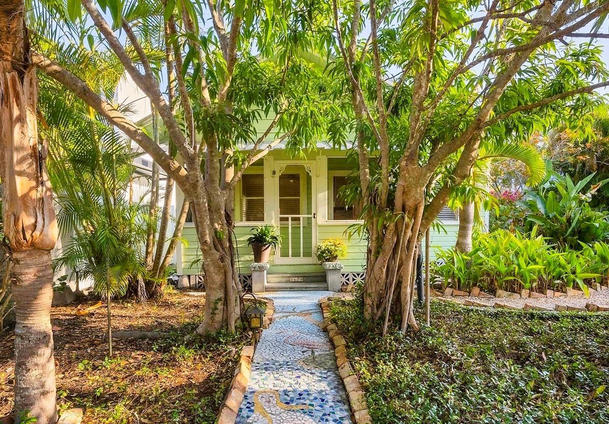 1679 Arlington St, Sarasota, FL 34239