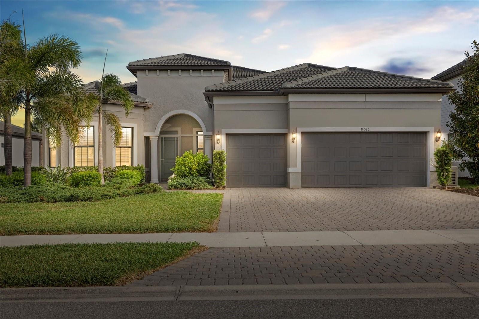 8016 Grande Shores Dr, Sarasota, FL 34240