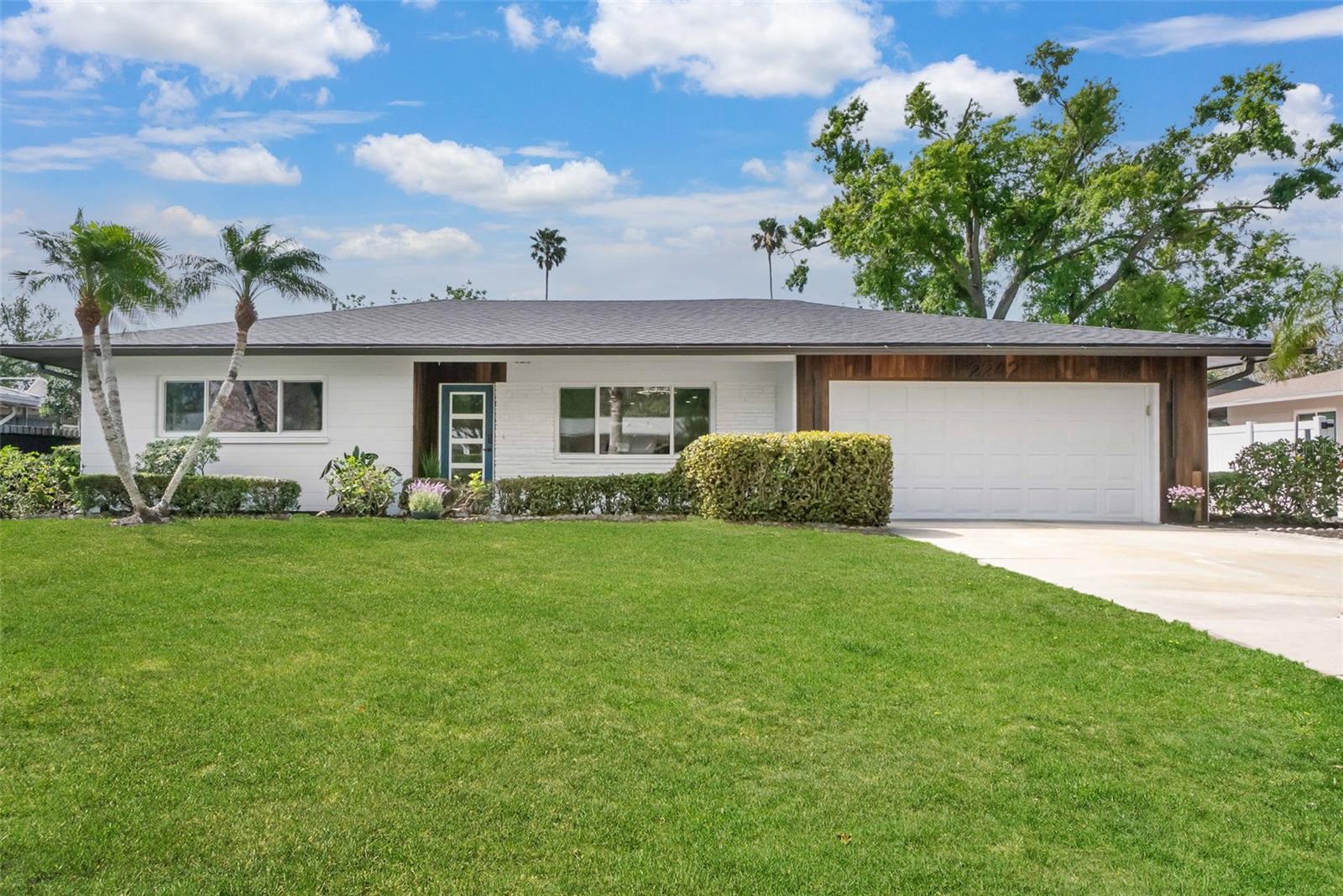 2242 Sunnyside Ln, Sarasota, FL 34239
