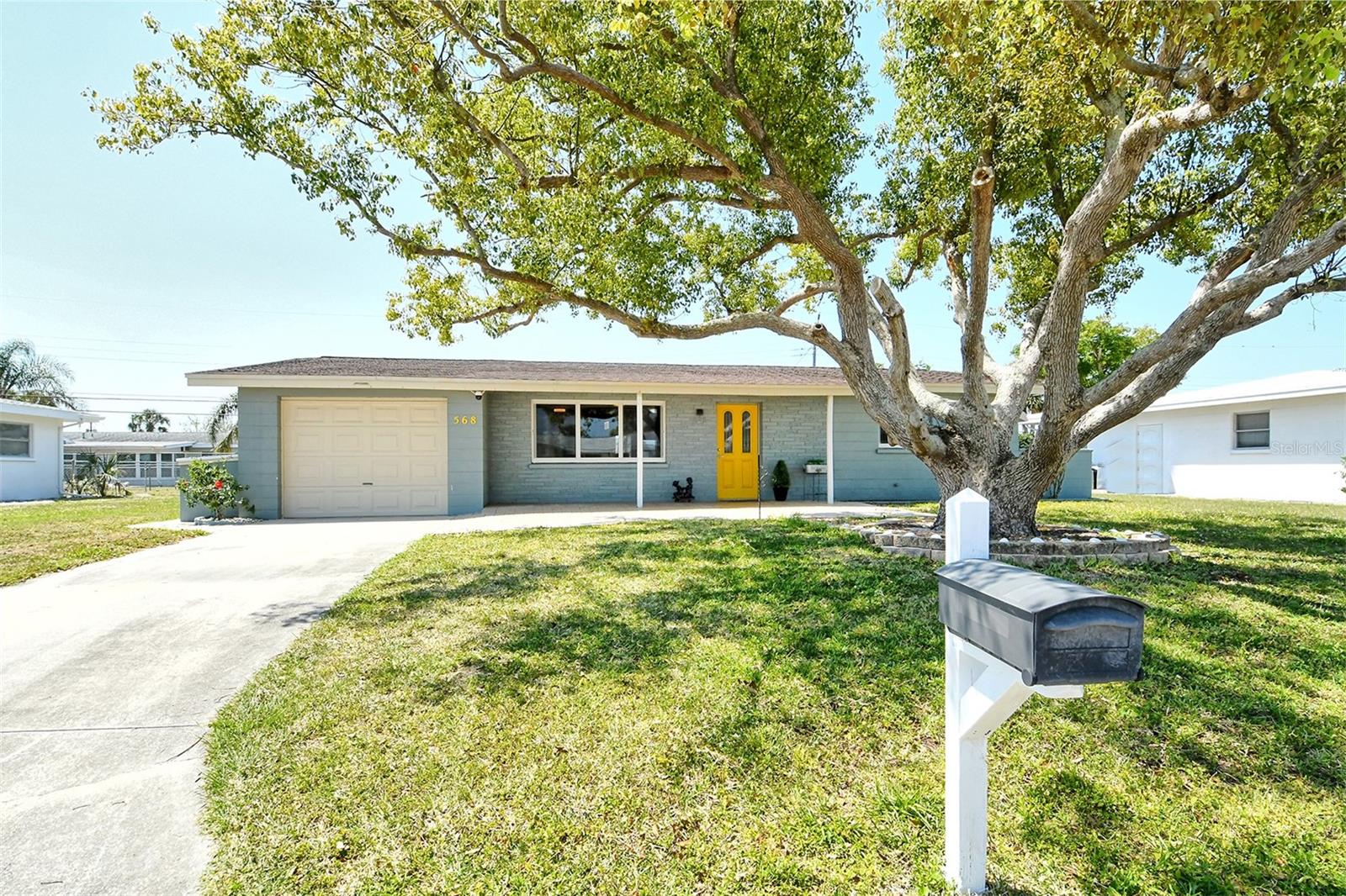 568 Sheridan Dr, Venice, FL 34293