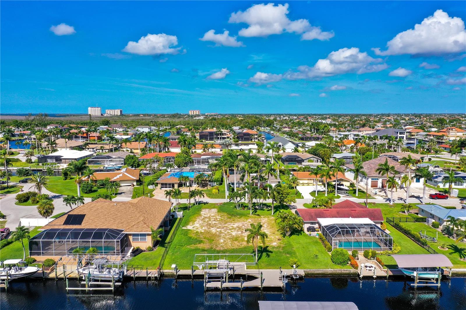 5327 Baypoint Ct, Cape Coral, FL 33904