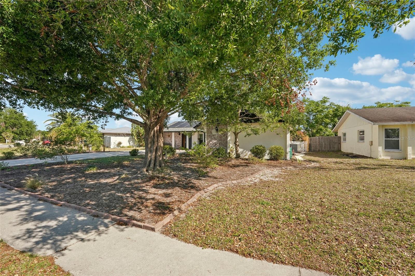 5728 Whistlewood Cir, Sarasota, FL 34232