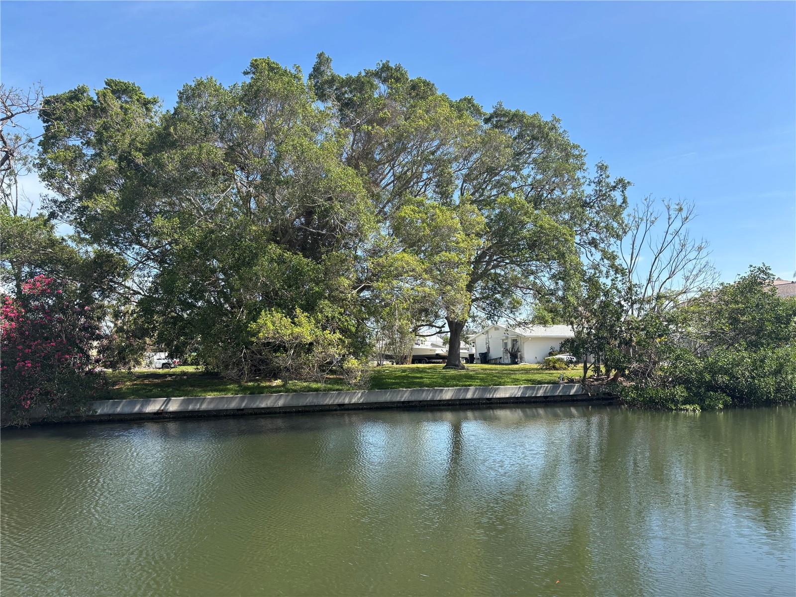 4417 Dolphin Ln, Palmetto, FL 34221