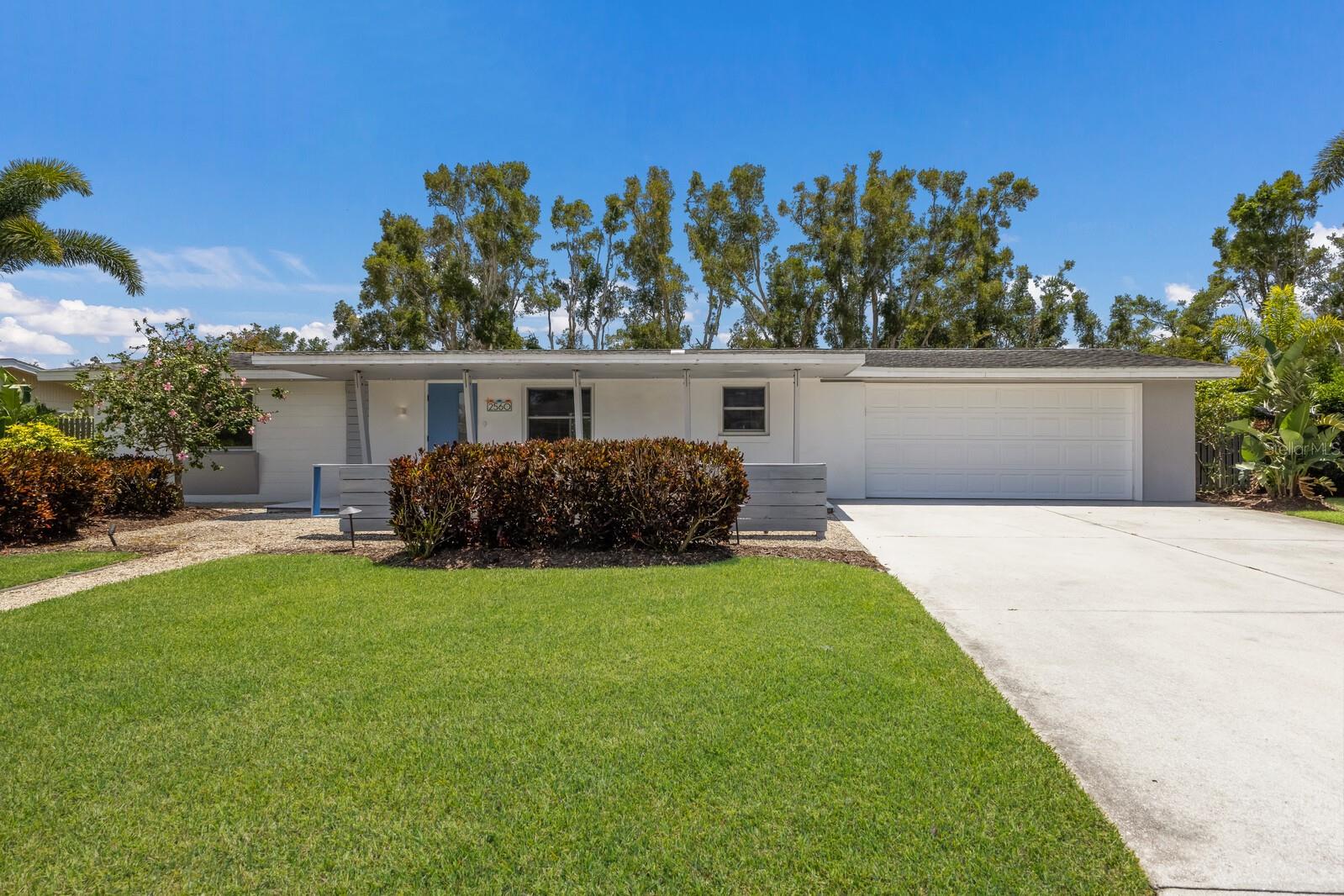 2560 Sunnyside St, Sarasota, FL 34239