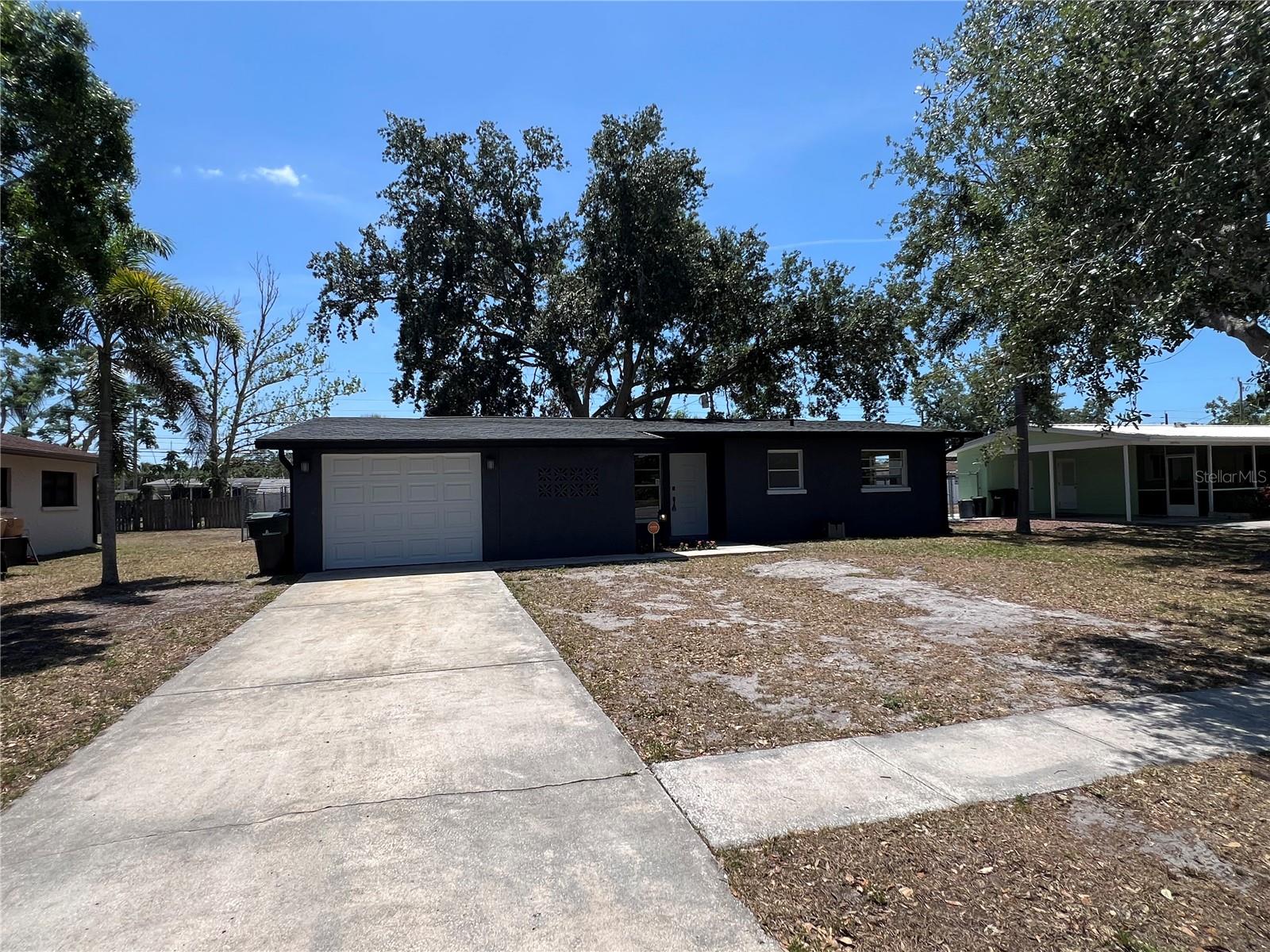 5030 Lahaina Dr, Sarasota, FL 34232