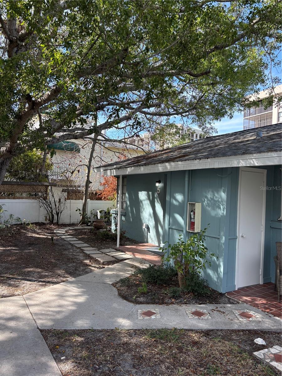 170 Roosevelt Dr #5, Sarasota, FL 34236