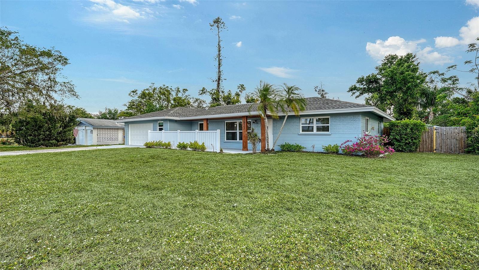 2825 Pinecrest St, Sarasota, FL 34239