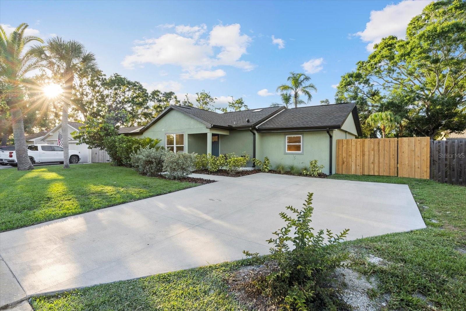 2915 Woodpine Cir, Sarasota, FL 34231