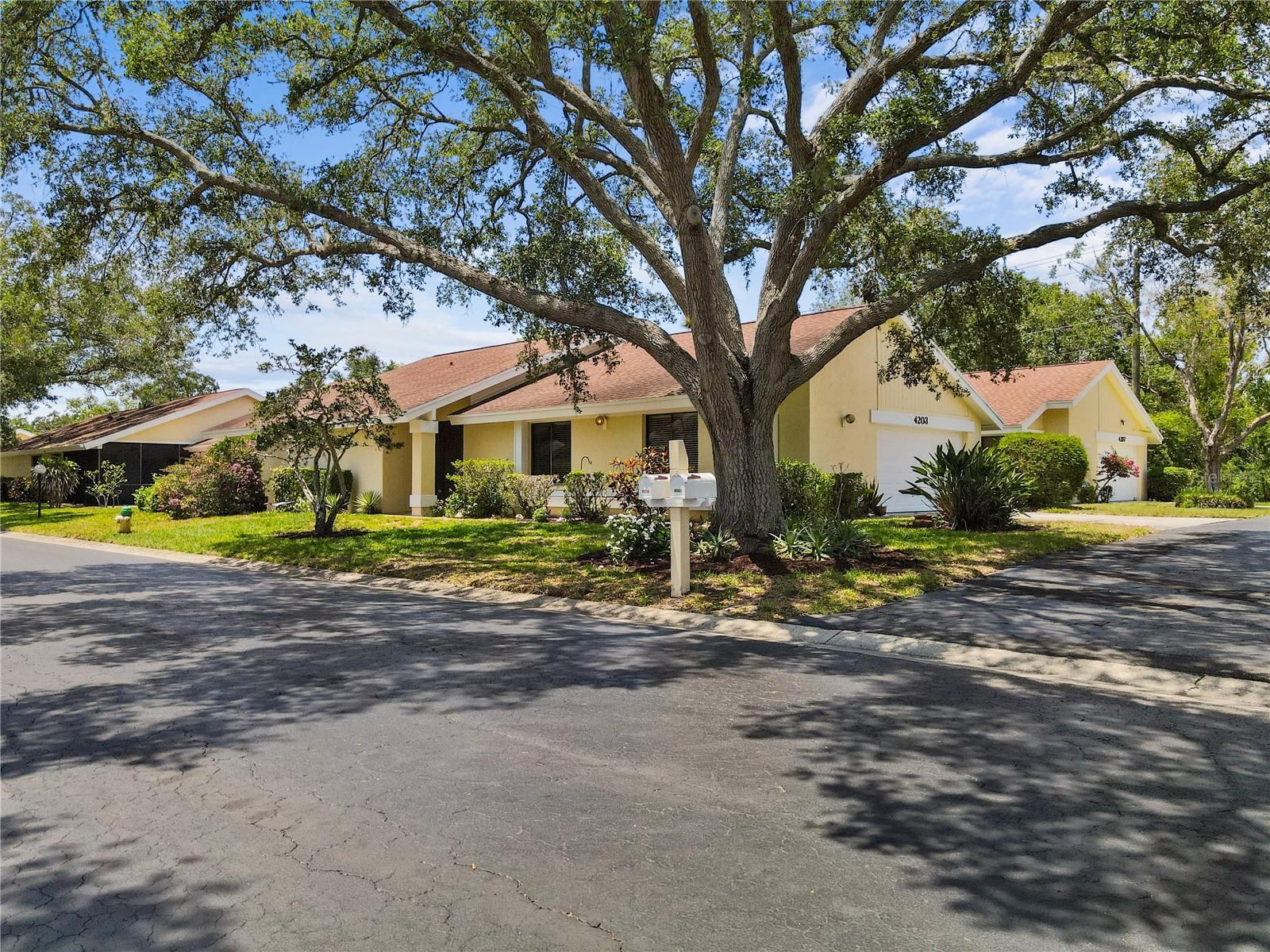 4203 Carriage Dr #27, Sarasota, FL 34241
