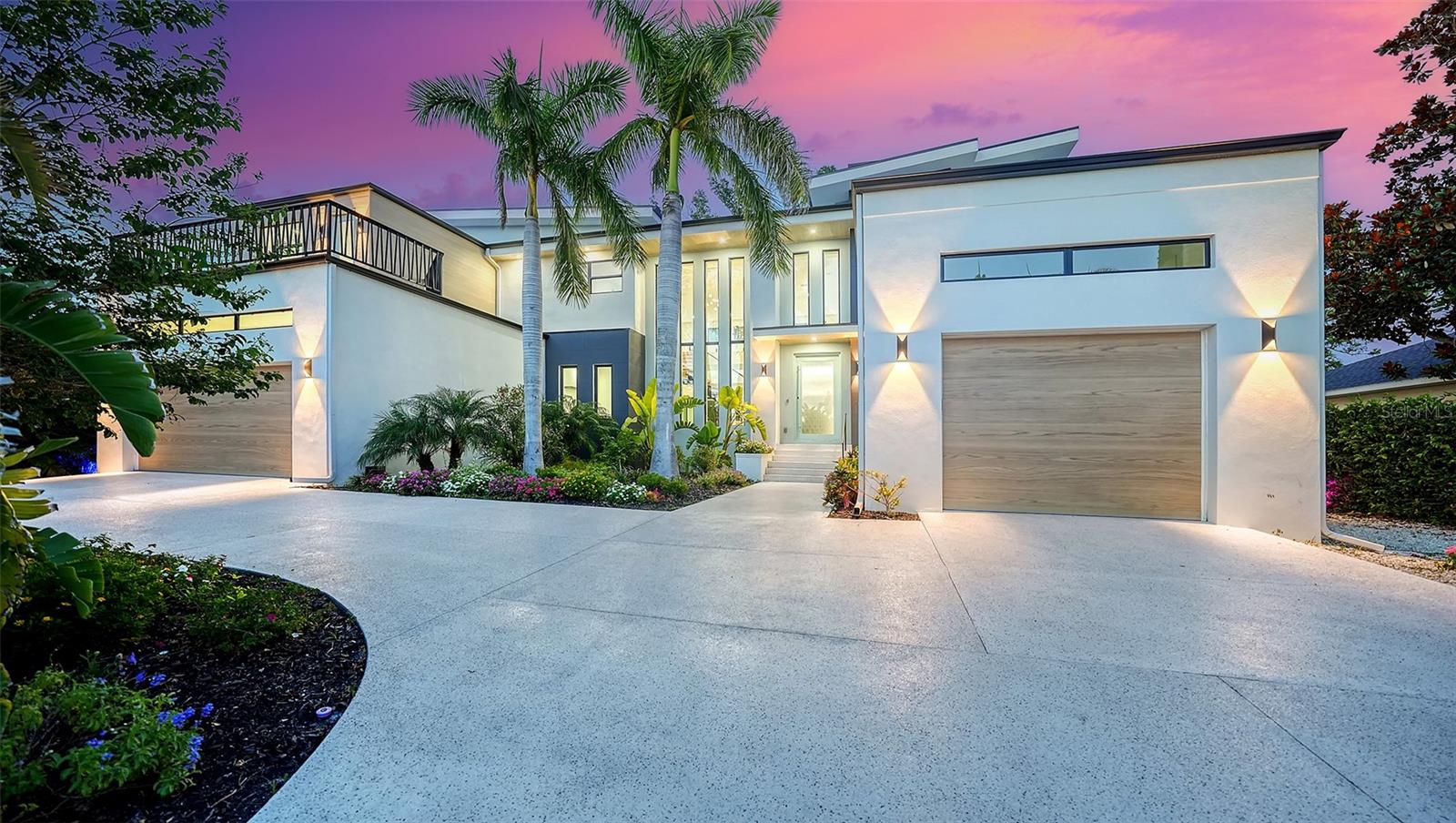 1607 Flower Dr, Sarasota, FL 34239