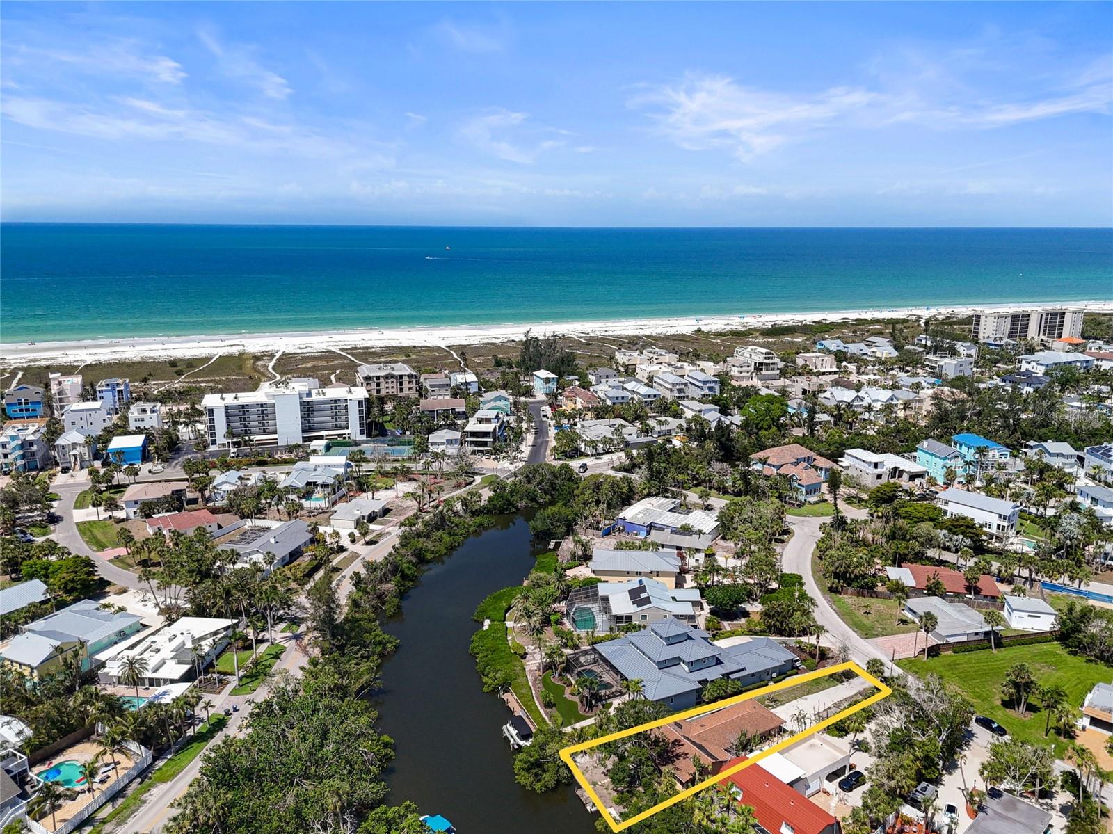 30 Island Cir, Sarasota, FL 34242