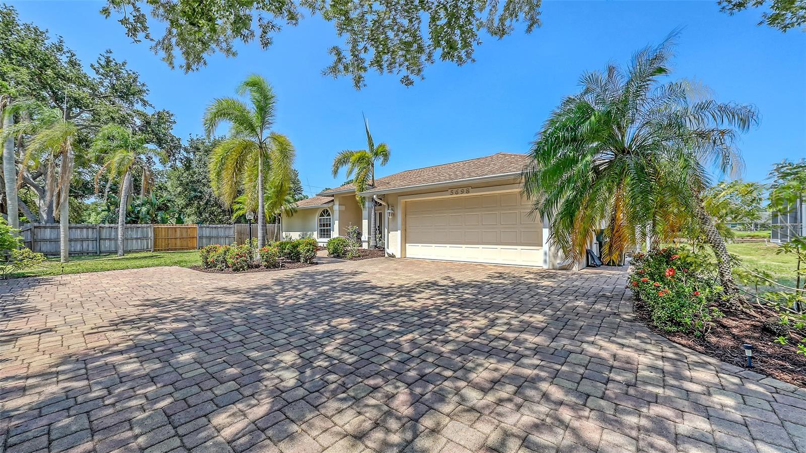 5698 Country Walk Ln, Sarasota, FL 34233