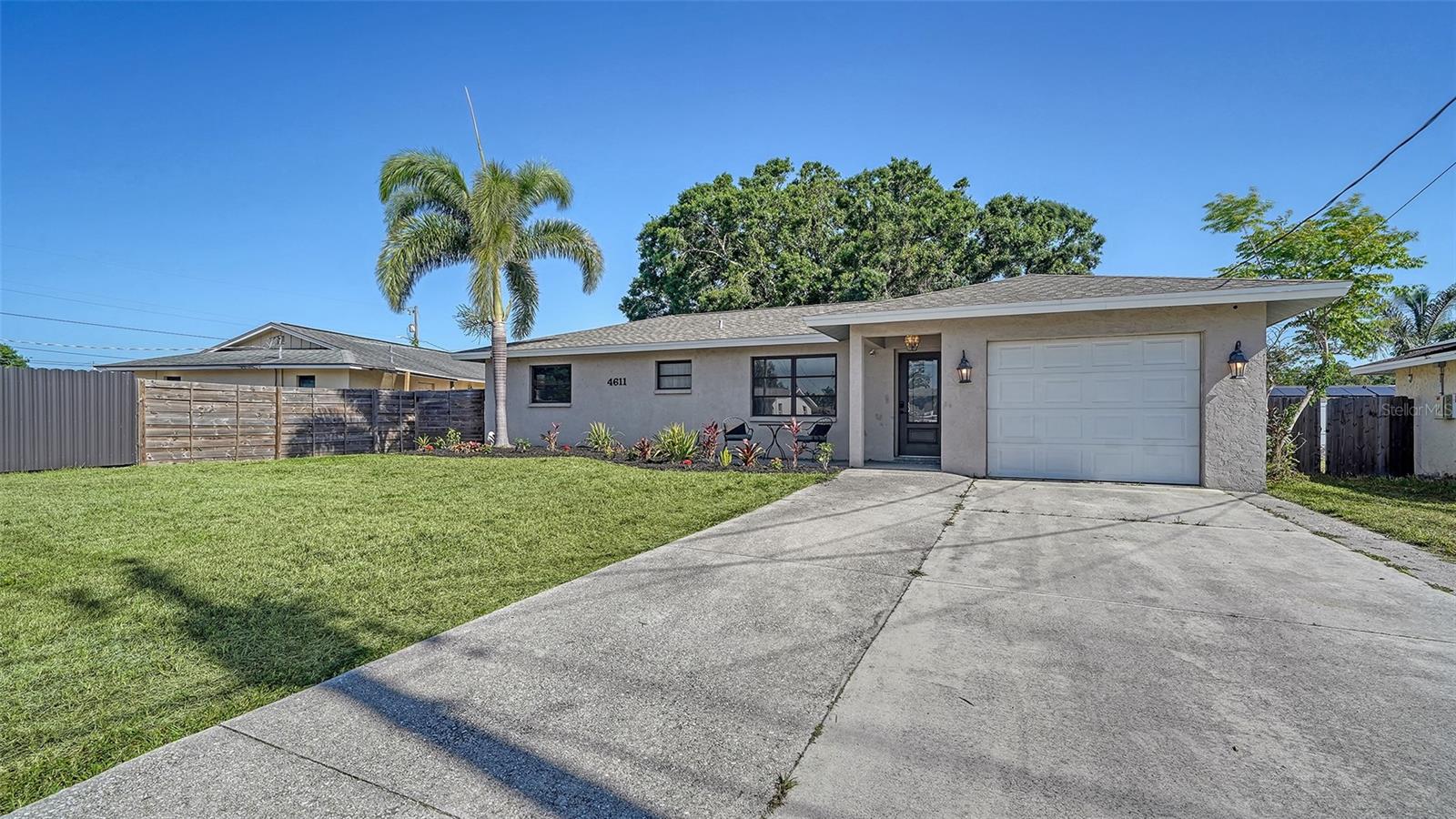 4611 Spahn St, Sarasota, FL 34232