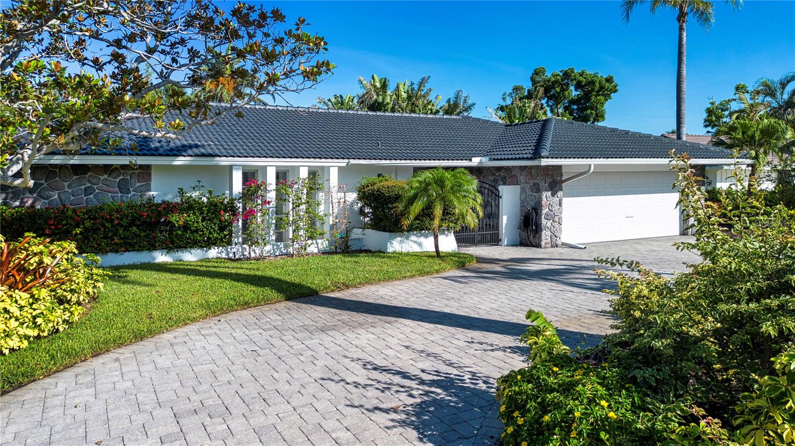 483 Partridge Cir, Sarasota, FL 34236