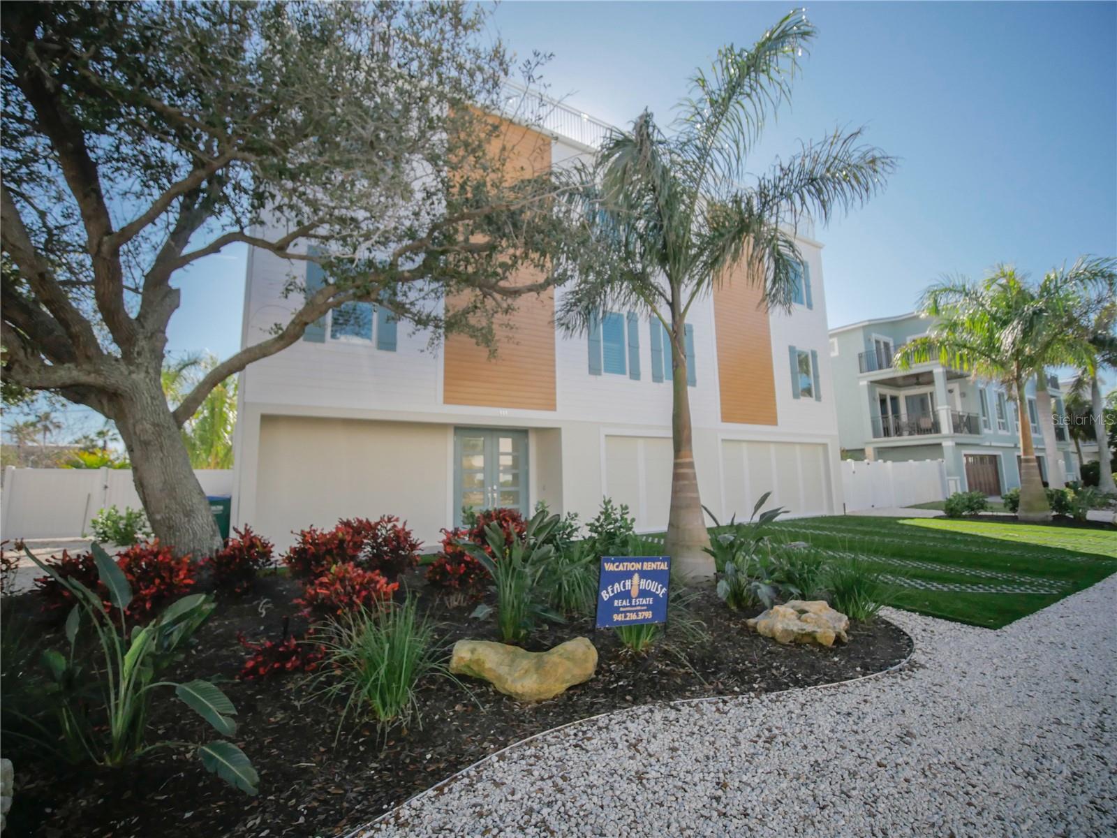 111 6th St N, Bradenton Beach, FL 34217