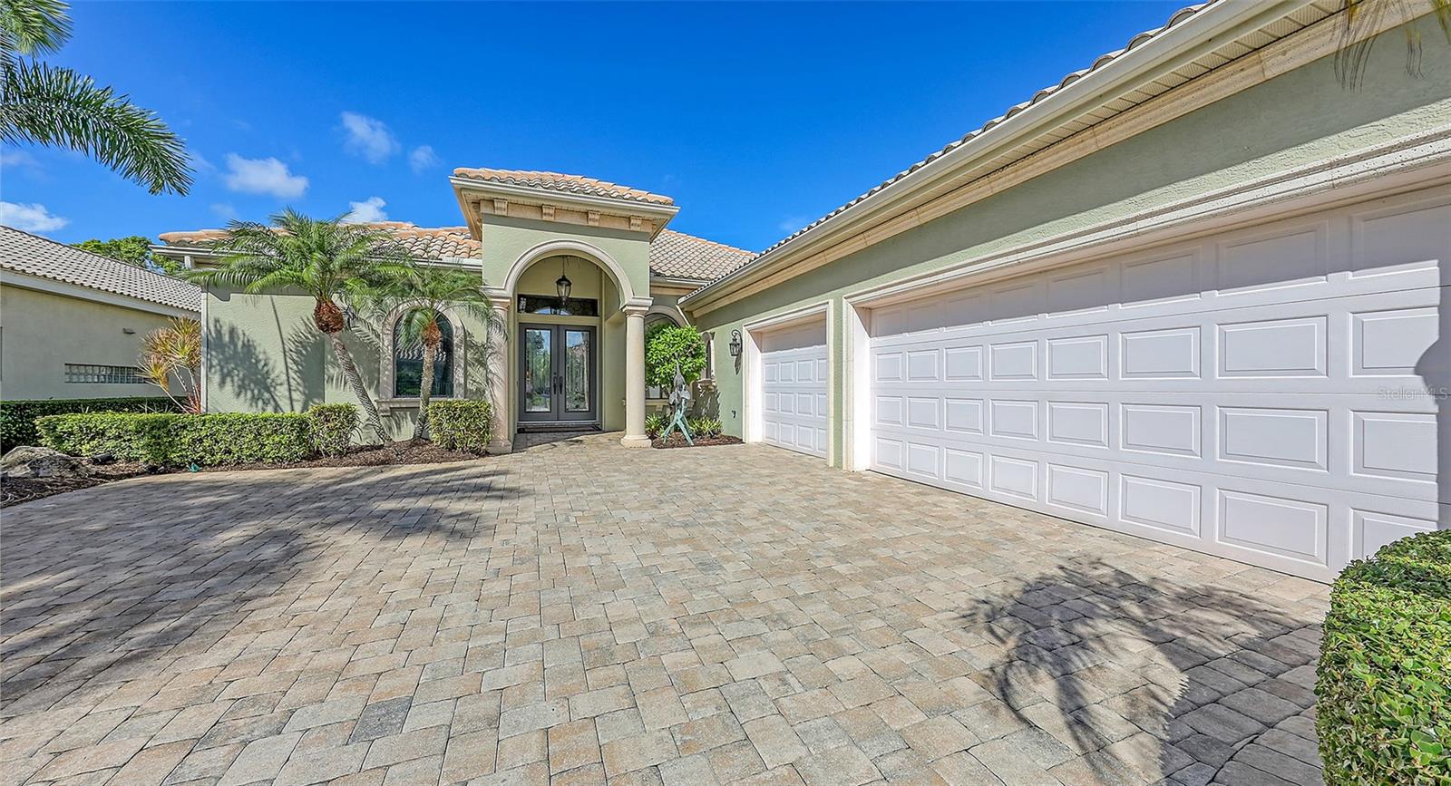 8832 Enclave Ct, Sarasota, FL 34238