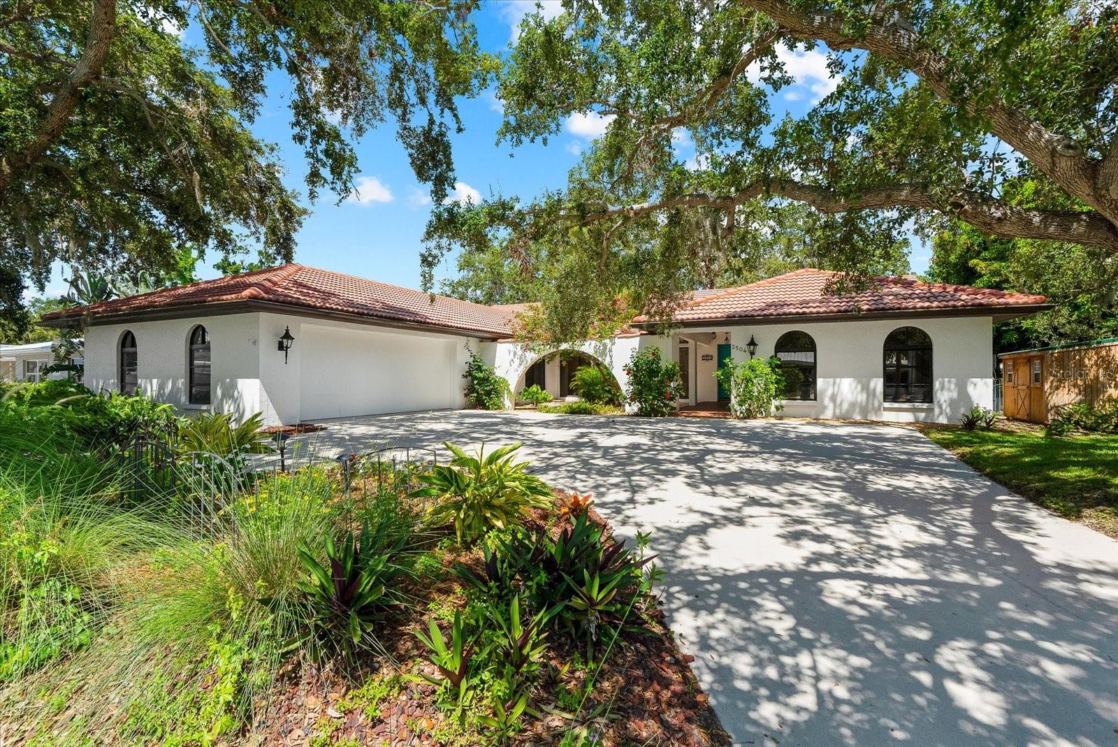2504 Tanglewood Dr, Sarasota, FL 34239