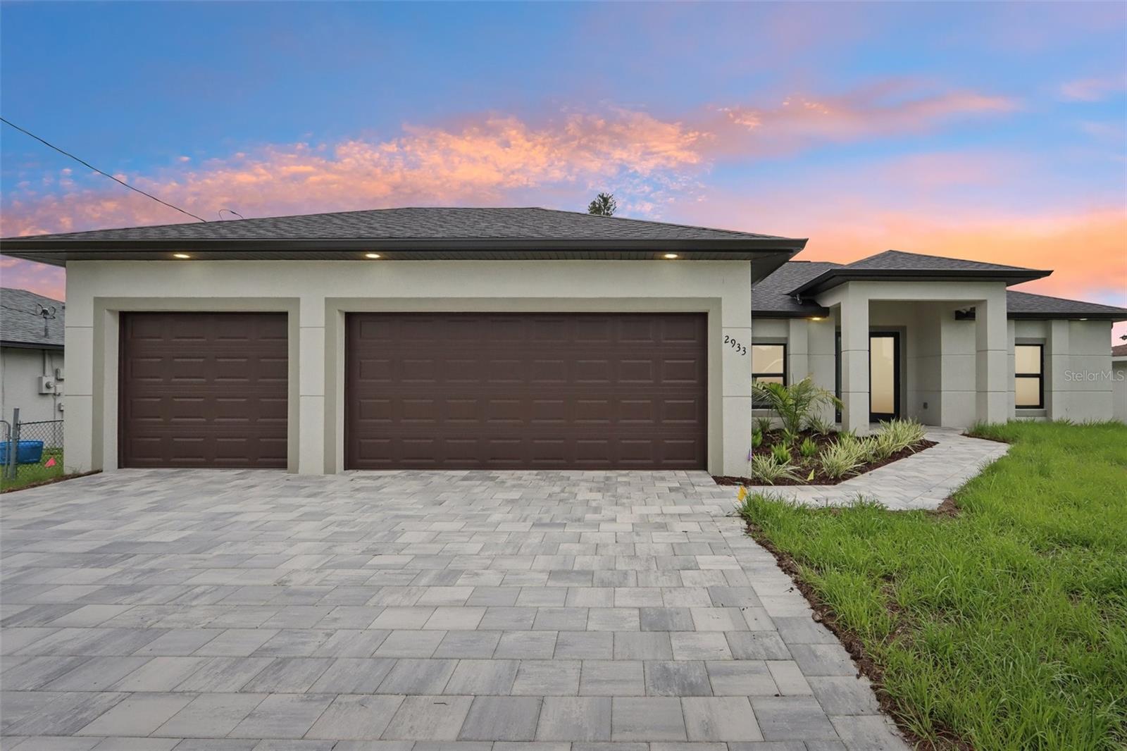 2933 Se Santa Barbara Pl, Cape Coral, FL 33904