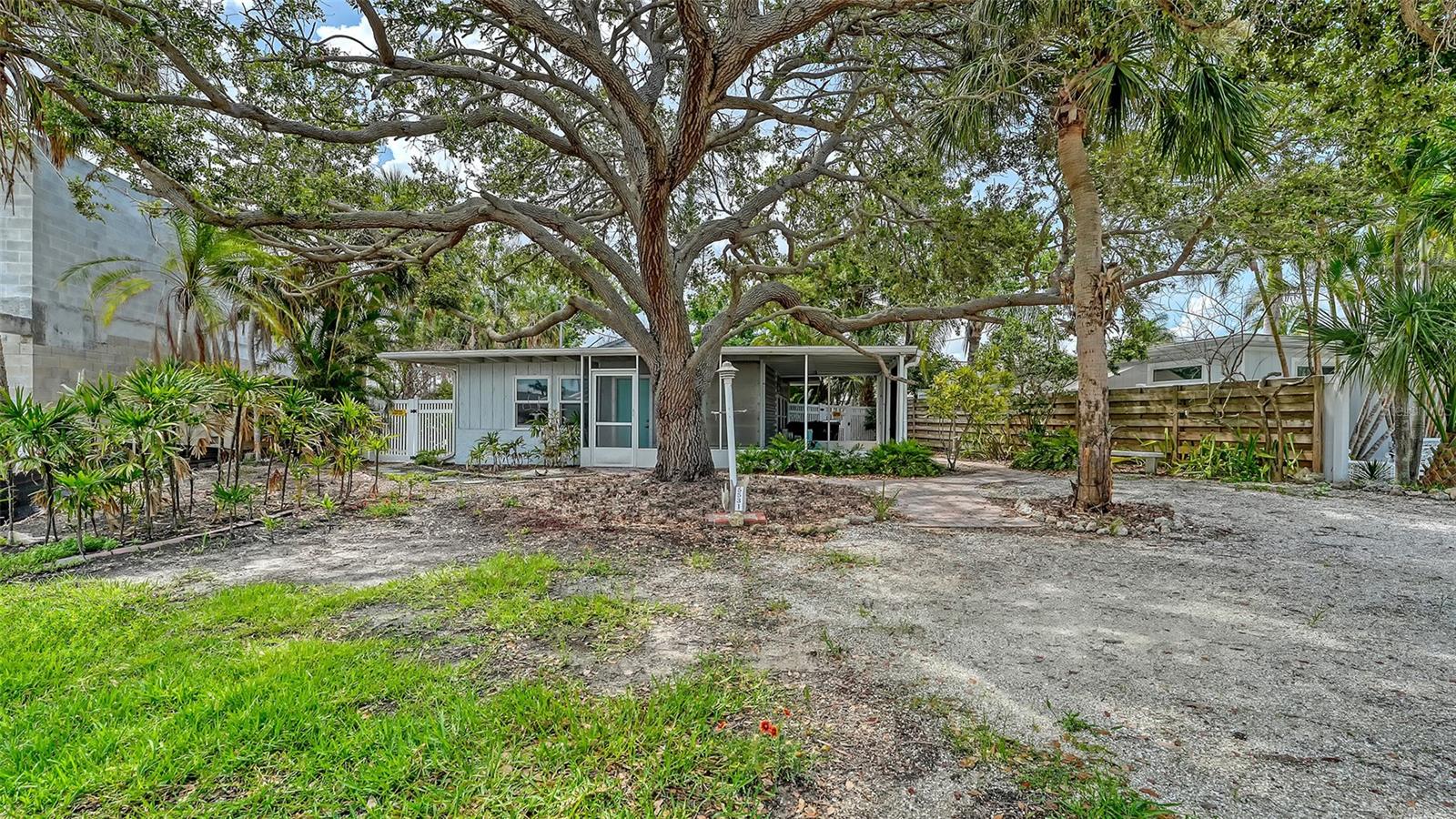 5531 Calle Del Verano, Sarasota, FL 34242
