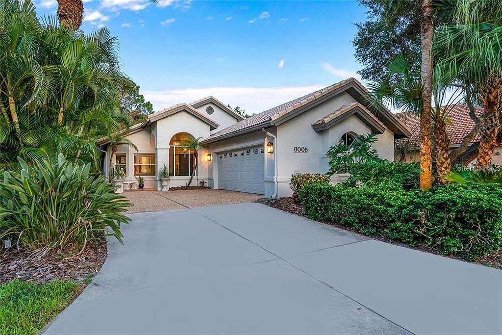 8005 Bobcat Cir, Sarasota, FL 34238