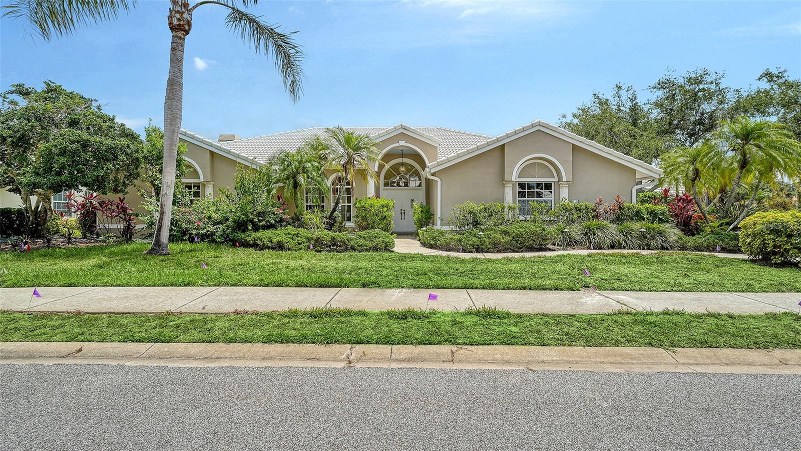 8239 Cypress Hollow Dr, Sarasota, FL 34238