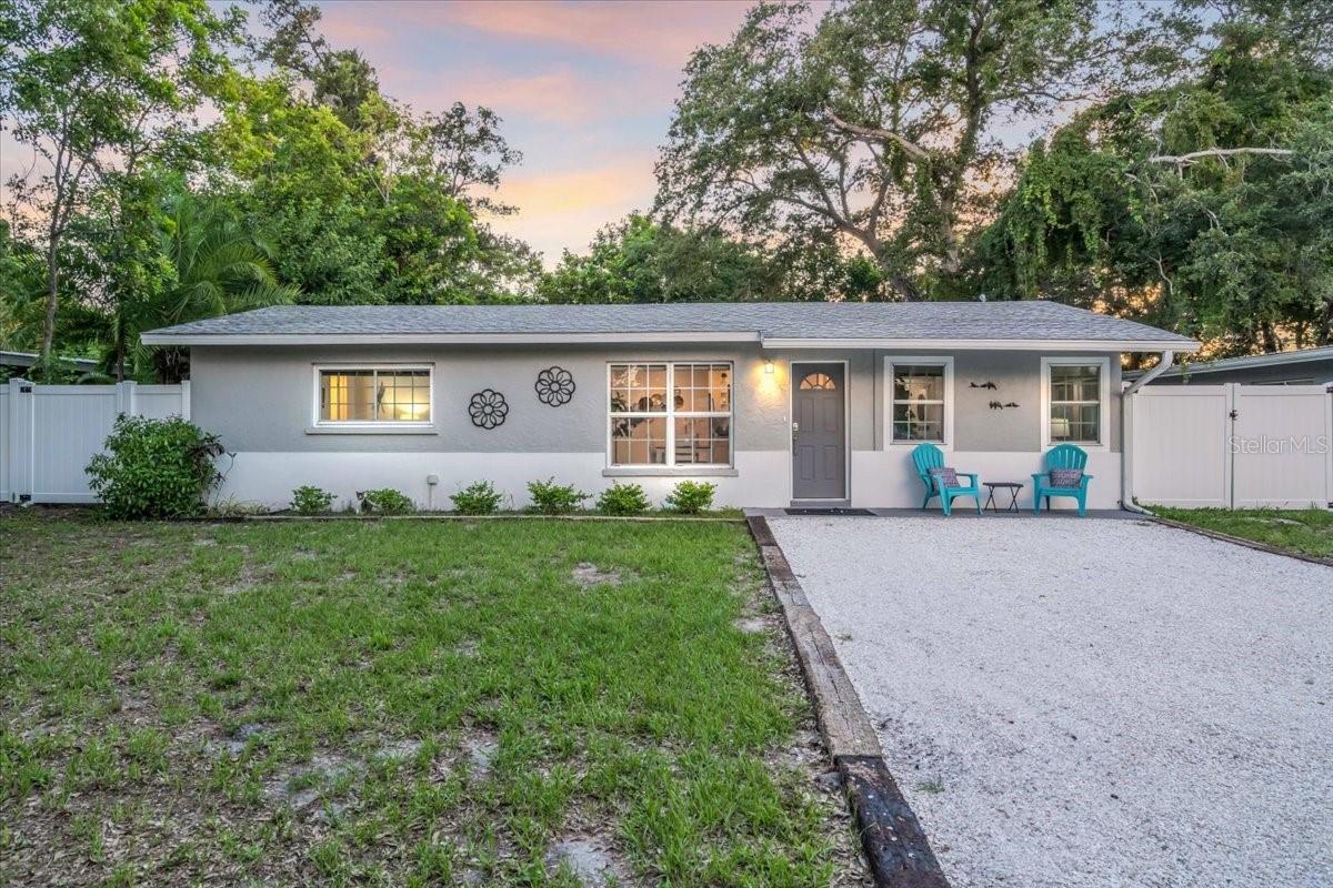 946 Charlotte Ave, Sarasota, FL 34237