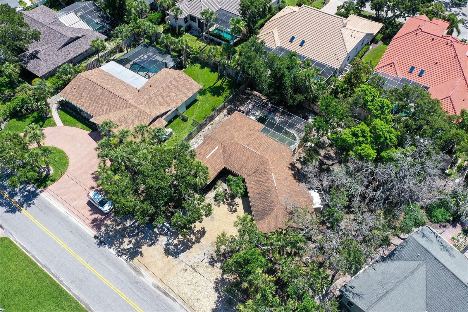 5587 Shadow Lawn Dr, Sarasota, FL 34242