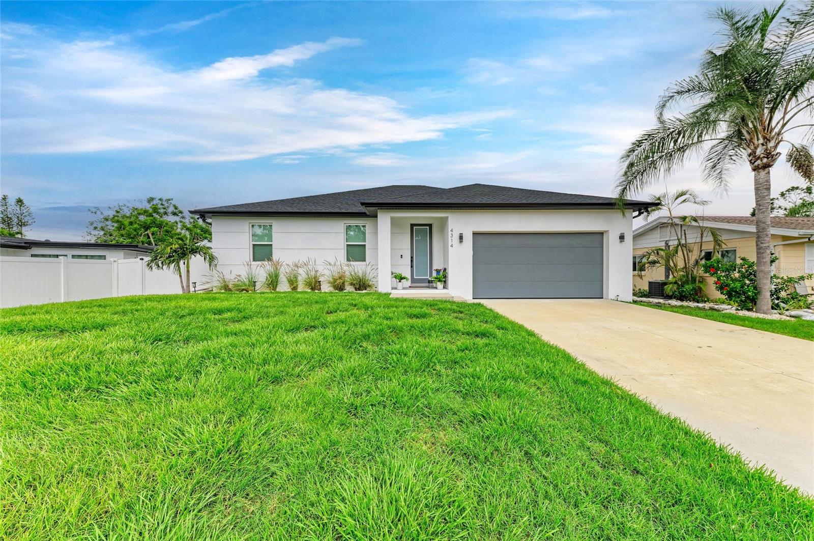 4314 Des Plaines Dr, Sarasota, FL 34233
