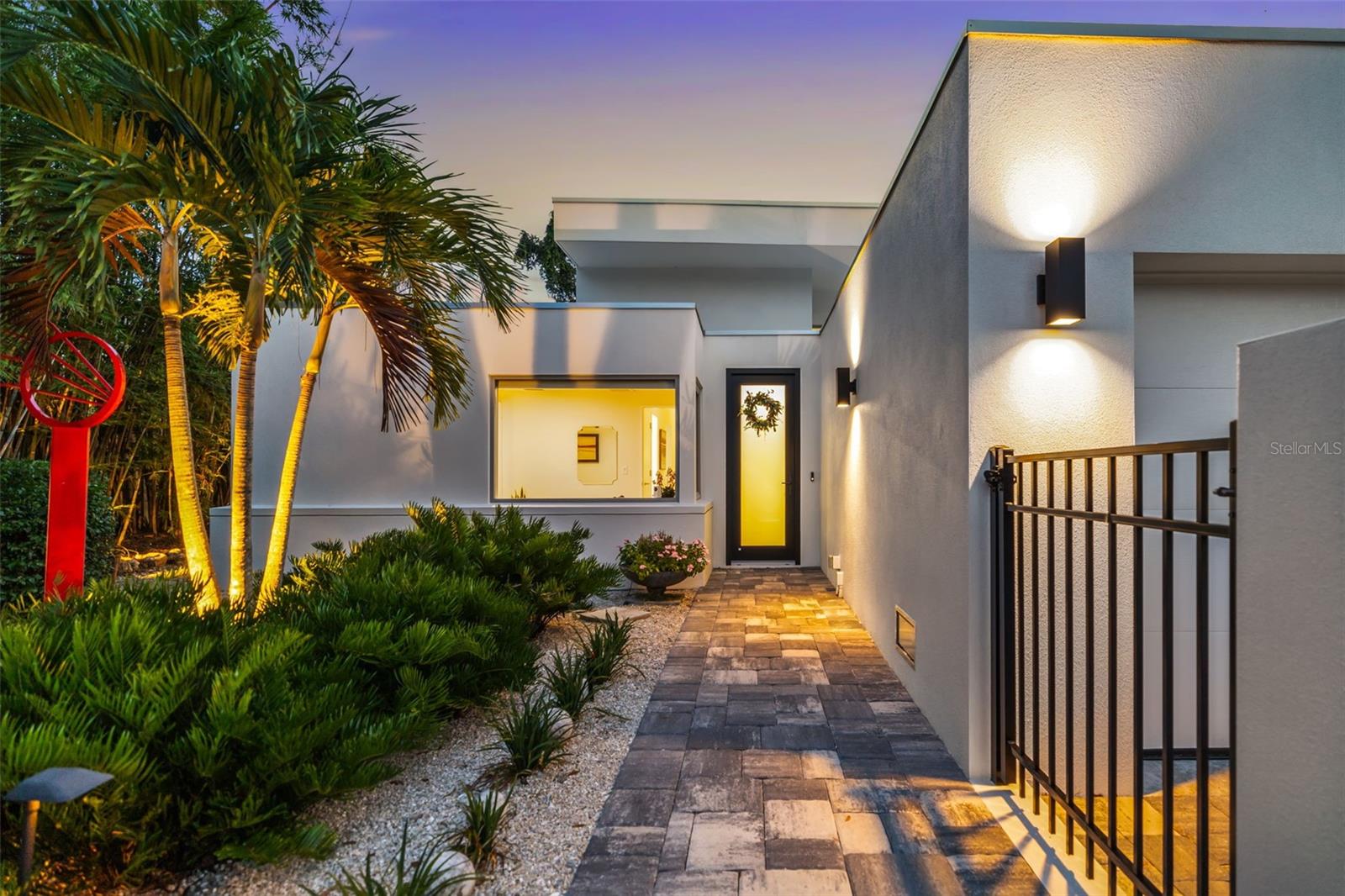 904 Virginia Dr, Sarasota, FL 34234
